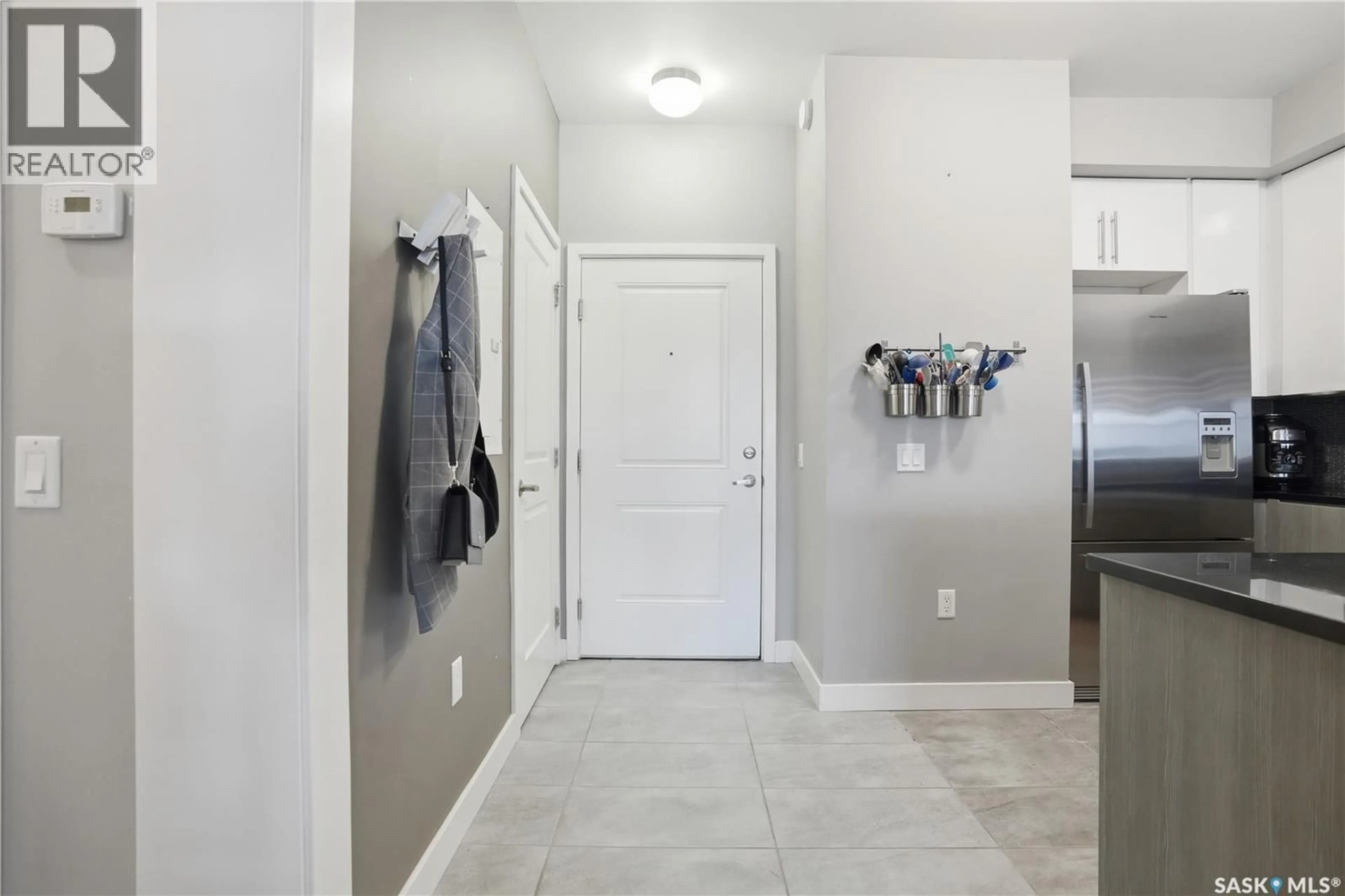 Indoor entryway for 206 - 2255 ANGUS STREET, Regina Saskatchewan S4T2A3