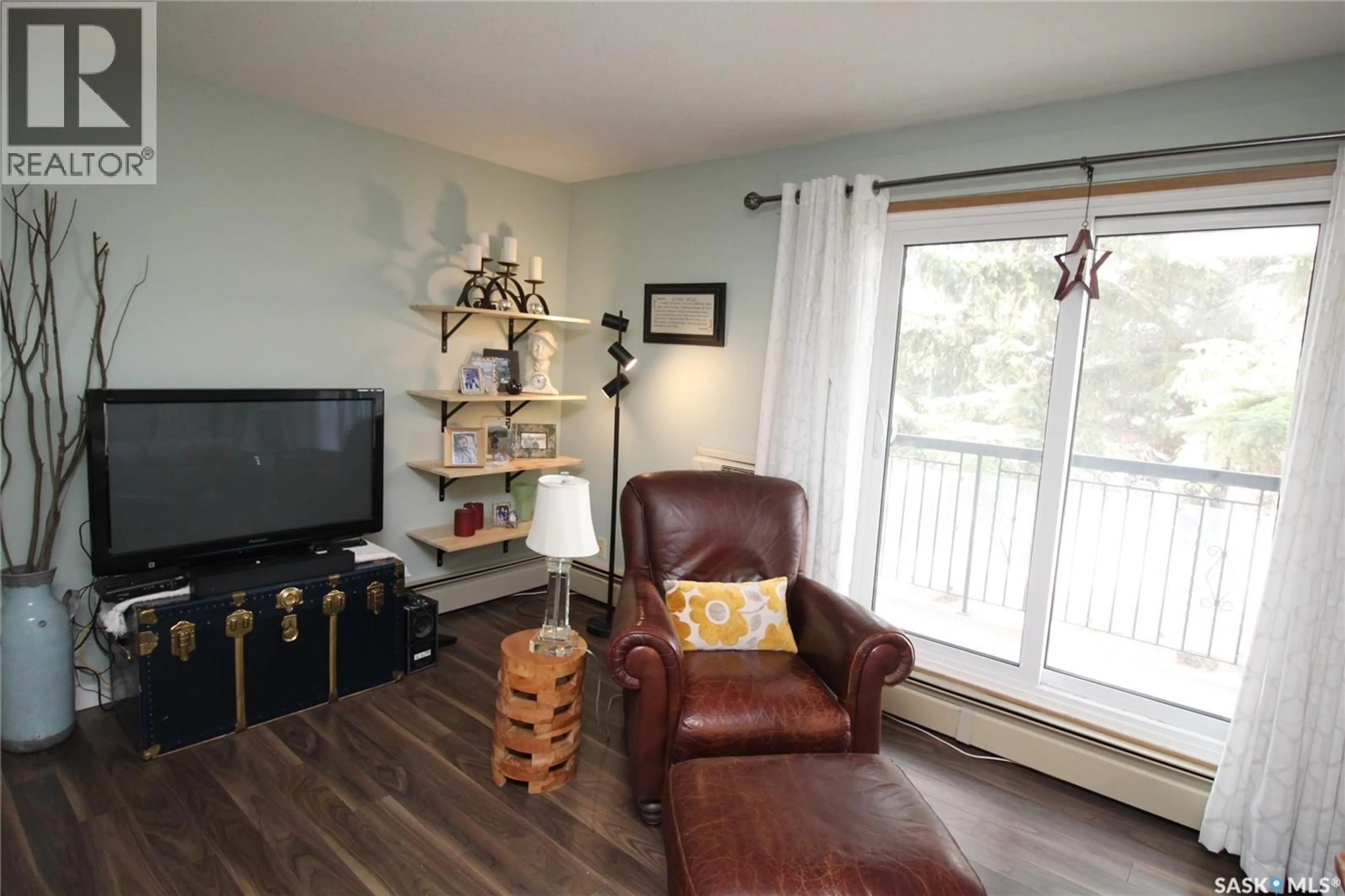 Living room with furniture, wood/laminate floor for 104 - 2013 ARLINGTON AVENUE, Saskatoon Saskatchewan S7J2H6