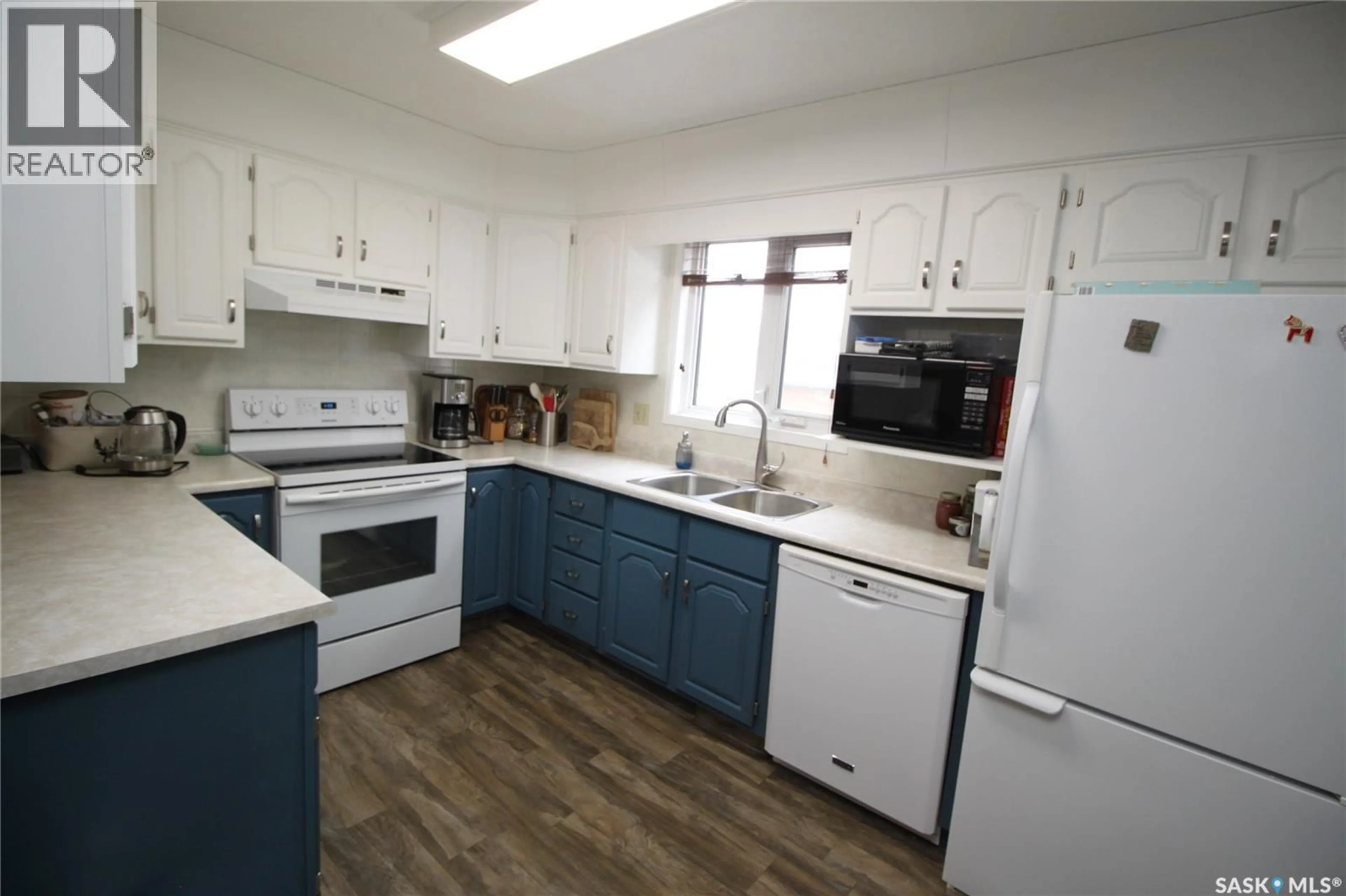 Standard kitchen, unknown for 104 - 2013 ARLINGTON AVENUE, Saskatoon Saskatchewan S7J2H6