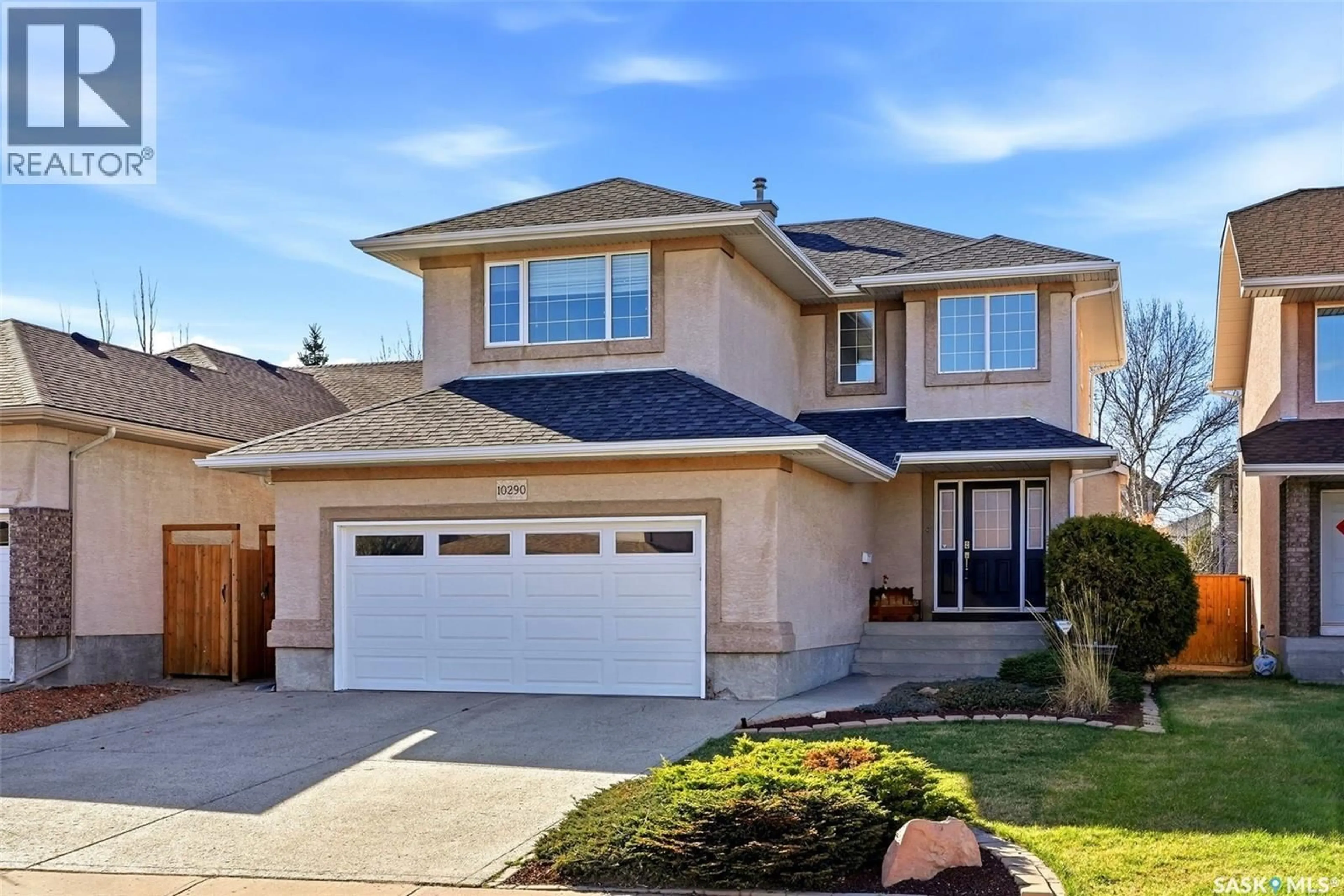 Home with vinyl exterior material, street for 10290 WASCANA ESTATES, Regina Saskatchewan S4V2X3