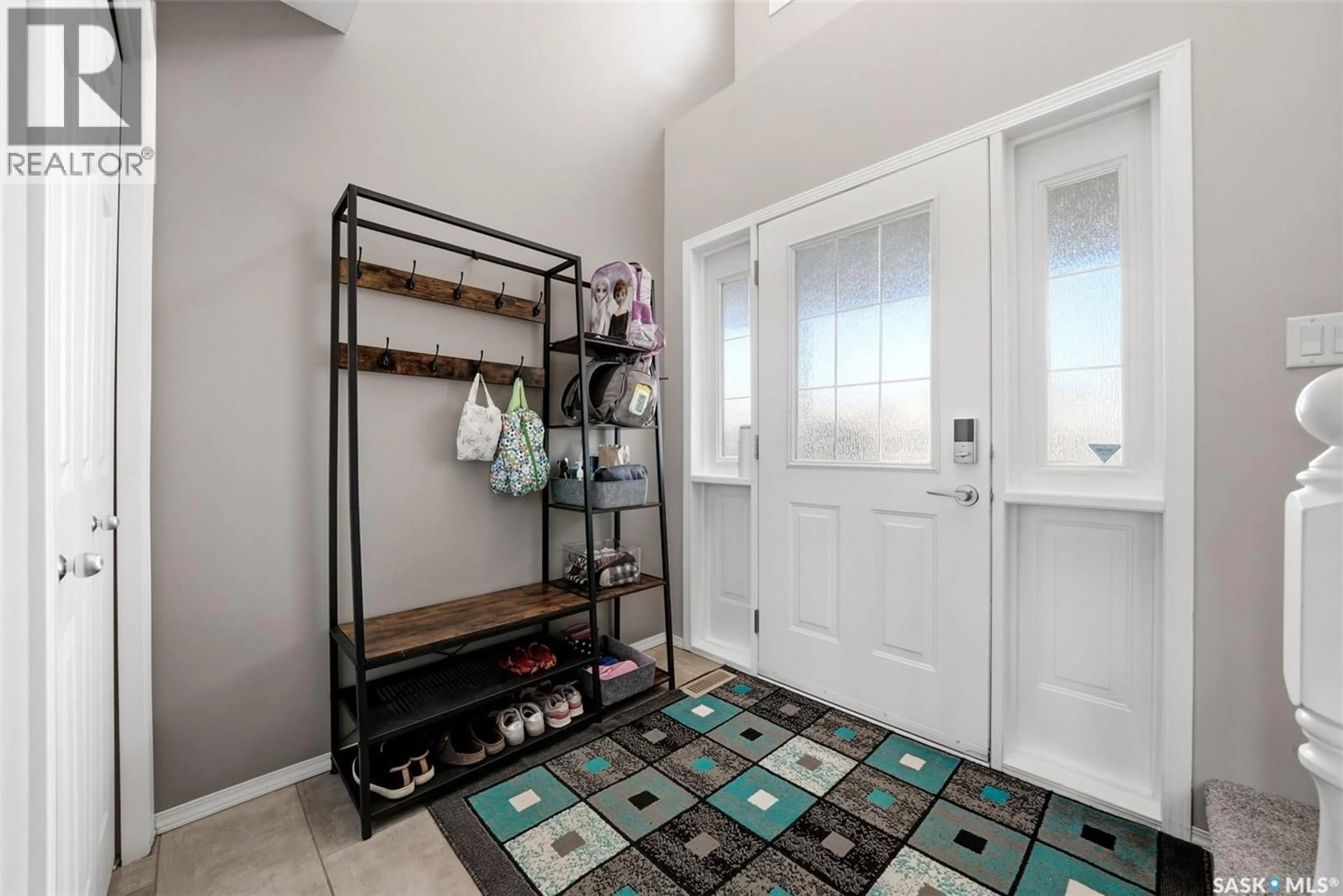 Indoor entryway for 10290 WASCANA ESTATES, Regina Saskatchewan S4V2X3