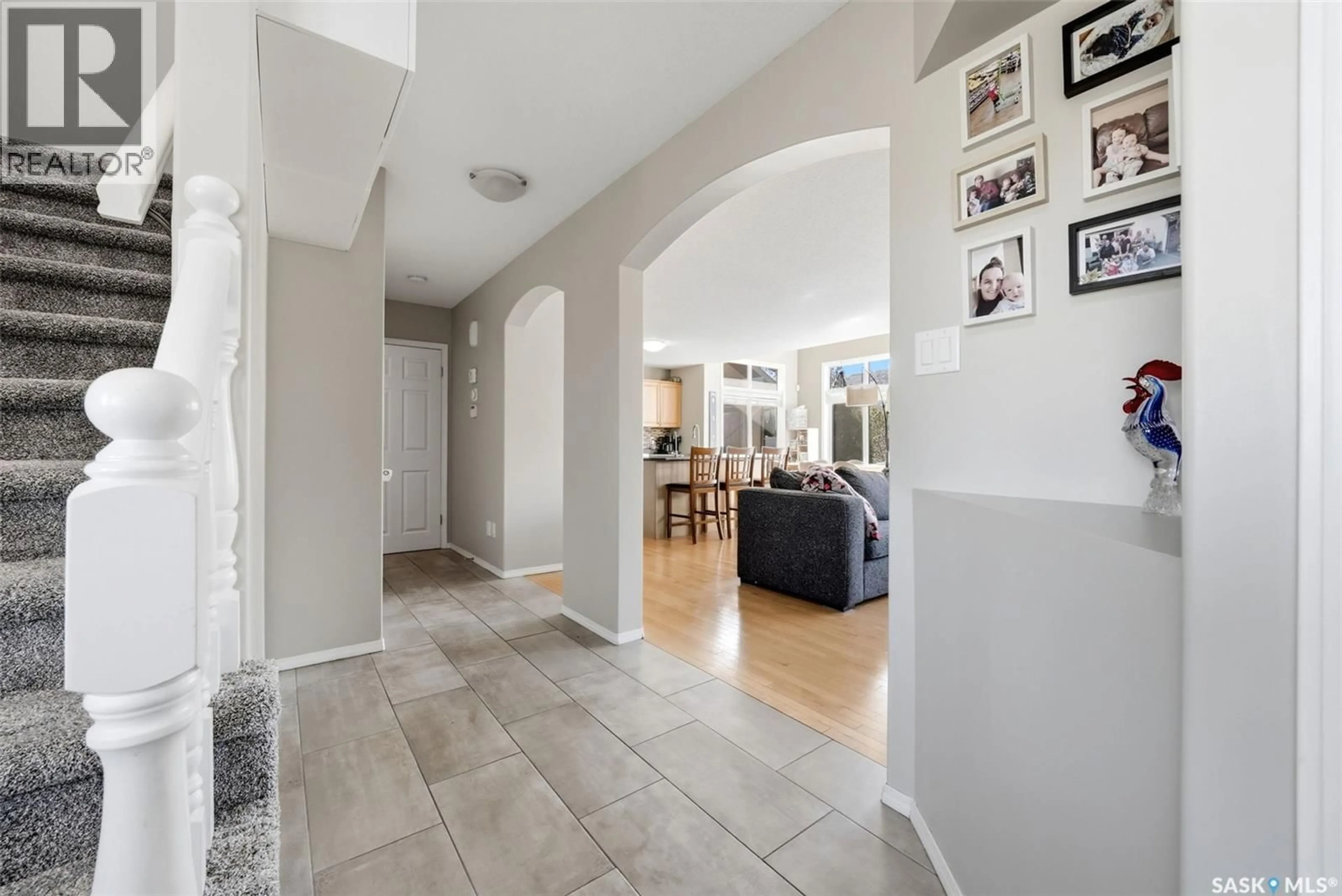 Indoor entryway for 10290 WASCANA ESTATES, Regina Saskatchewan S4V2X3