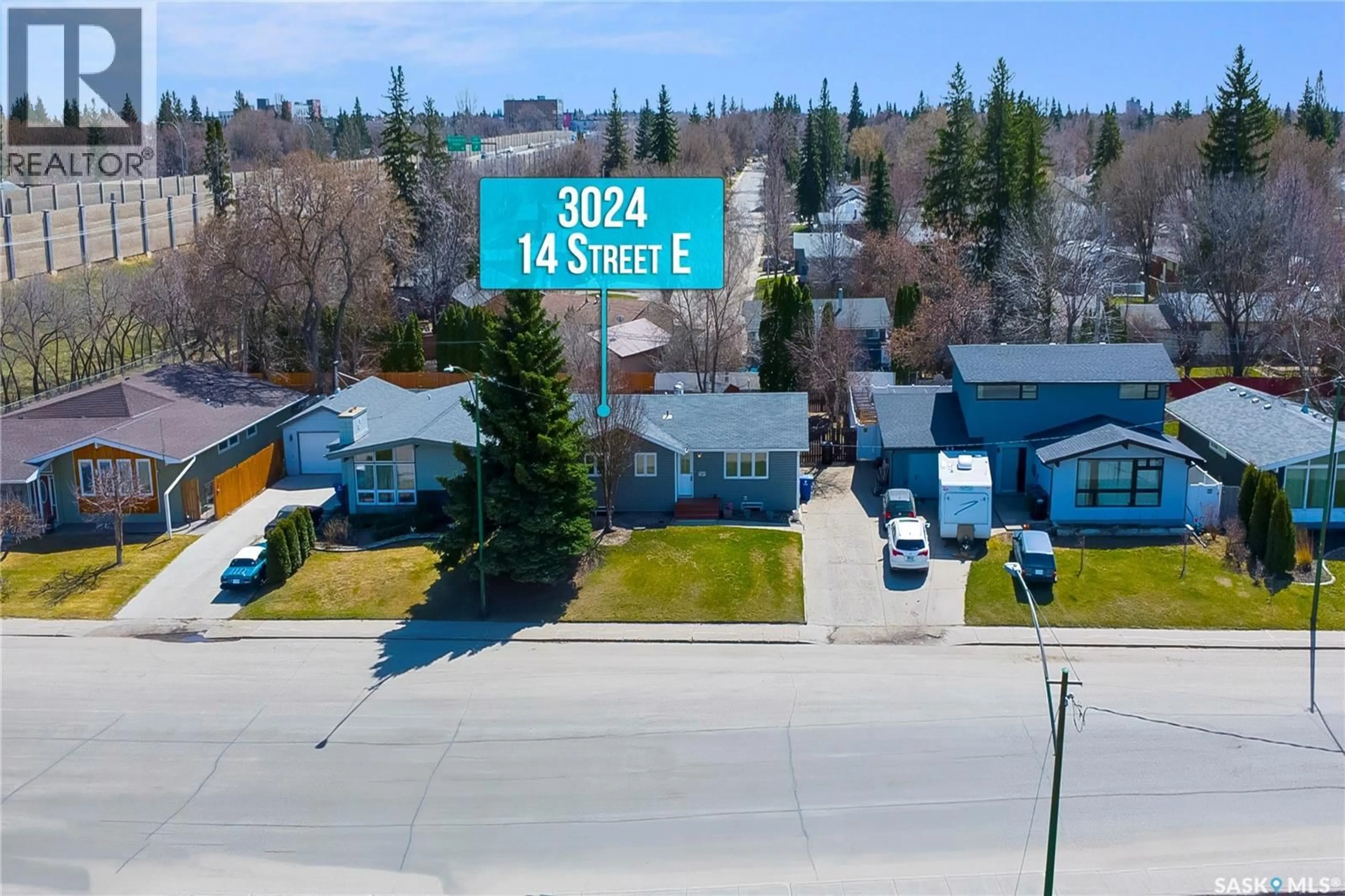 A pic from outside/outdoor area/front of a property/back of a property/a pic from drone, street for 3024 14TH STREET, Saskatoon Saskatchewan S7H0B4