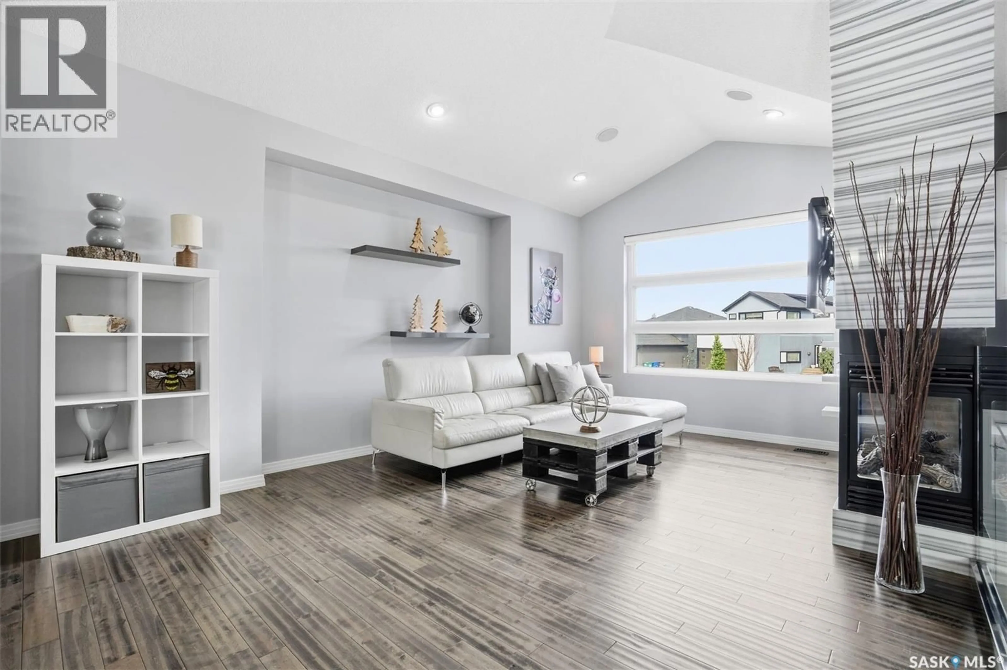 Living room with furniture, unknown for 710 SAUER CRESCENT, Saskatoon Saskatchewan S7W0J8