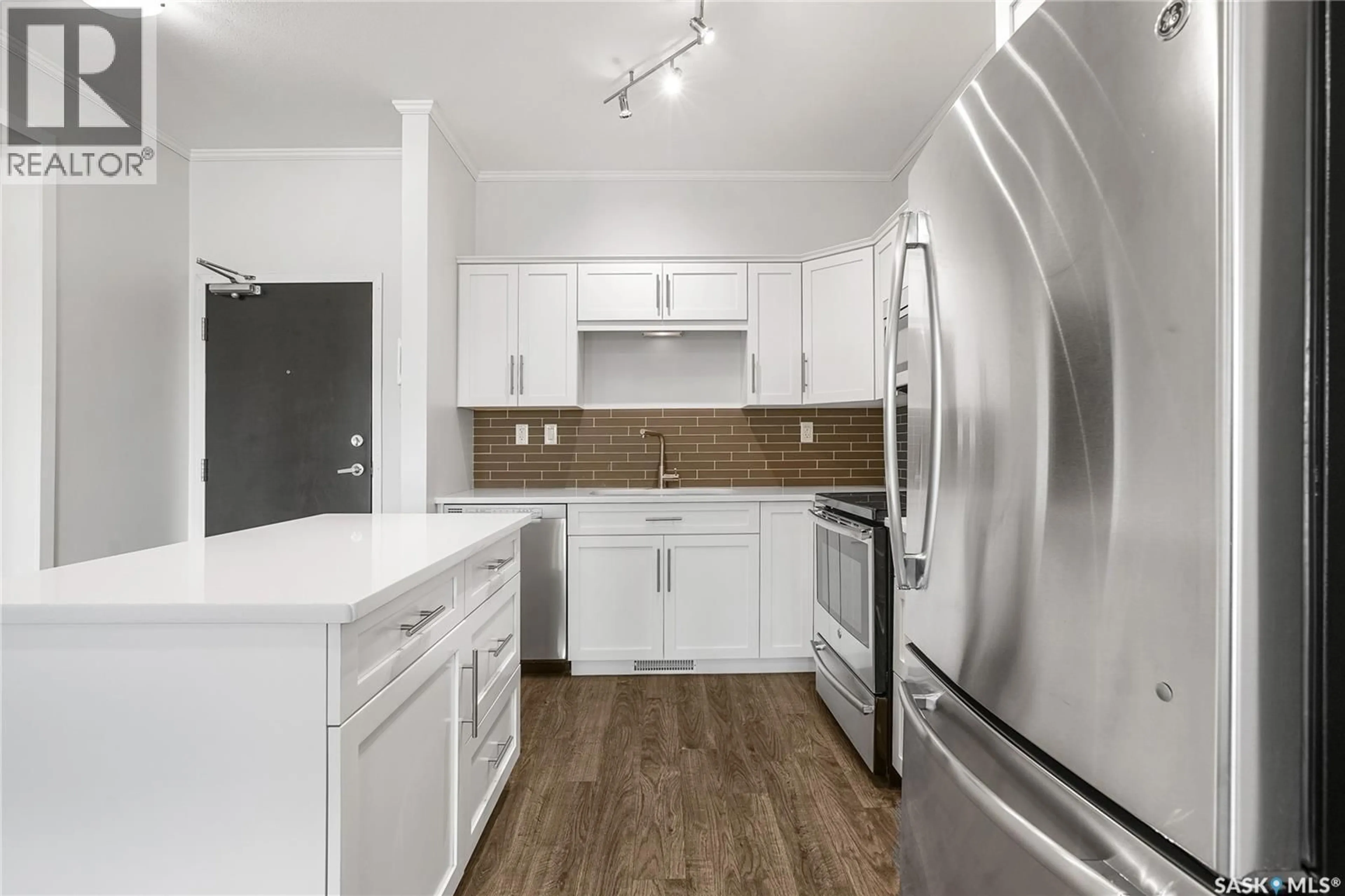 Standard kitchen, unknown for 545 - 104 HASSARD CLOSE, Saskatoon Saskatchewan S7L6V3