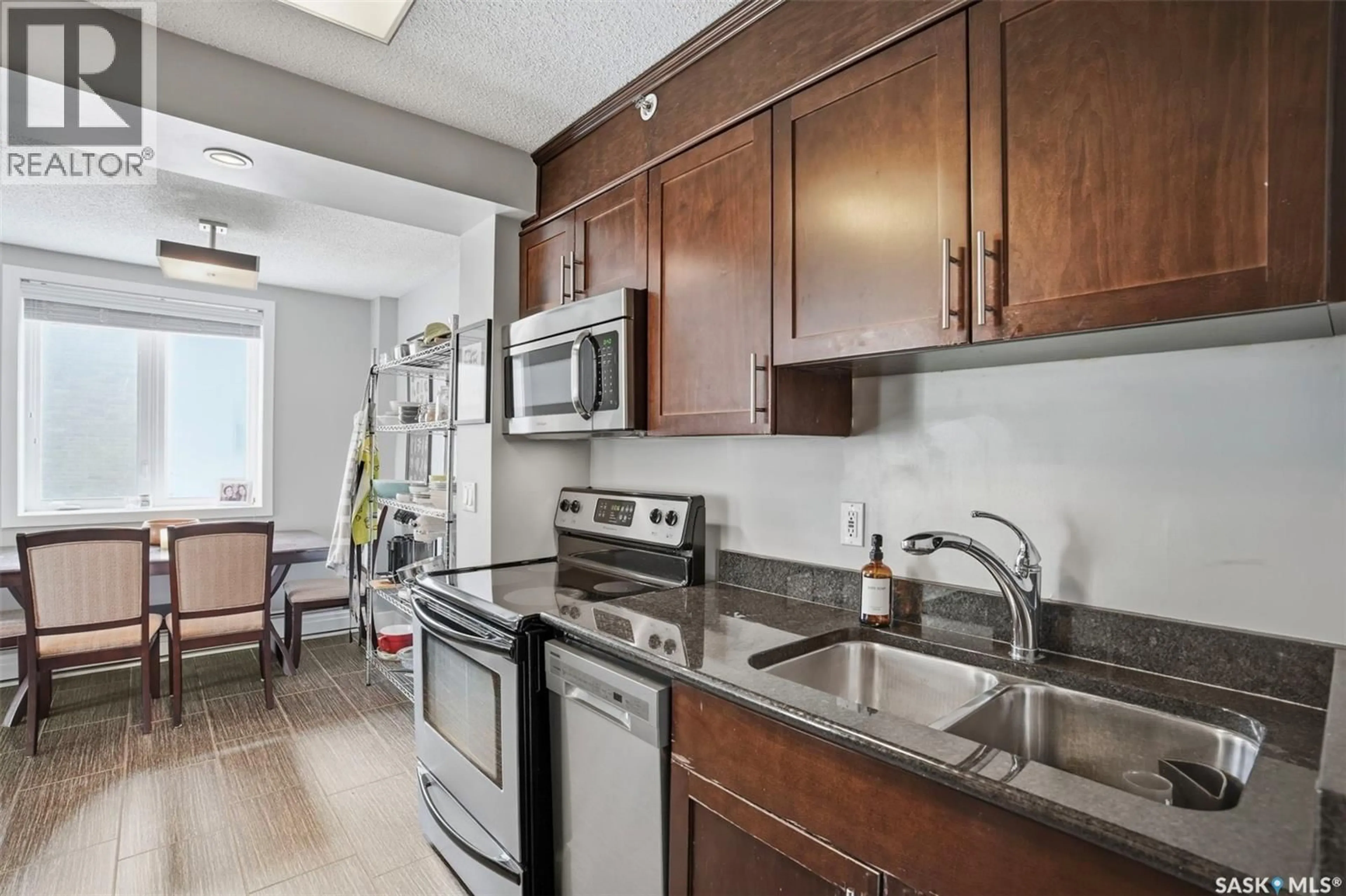 Standard kitchen, ceramic/tile floor for 320 - 302 5TH AVENUE N, Saskatoon Saskatchewan S7K2P5