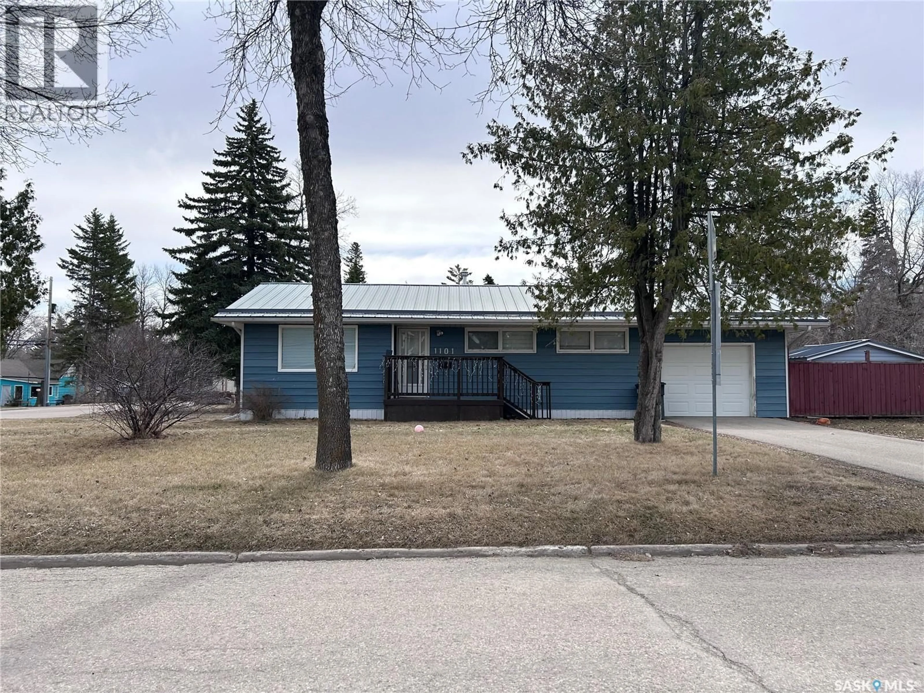 Home with vinyl exterior material, street for 1101 GORDON STREET, Moosomin Saskatchewan S0G3N0