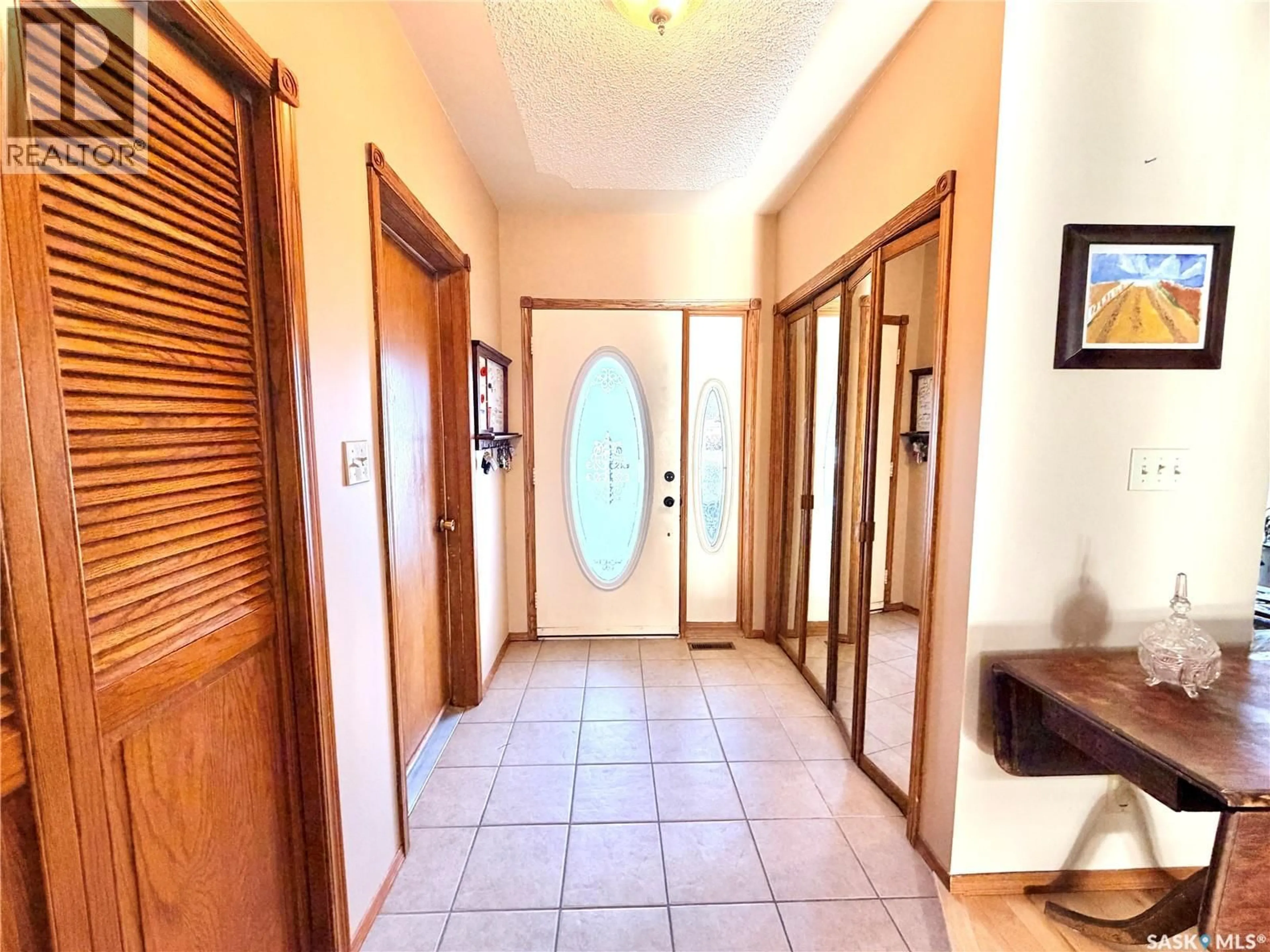 Indoor foyer for 2547 CARDINAL CRESCENT, North Battleford Saskatchewan S9A3X1