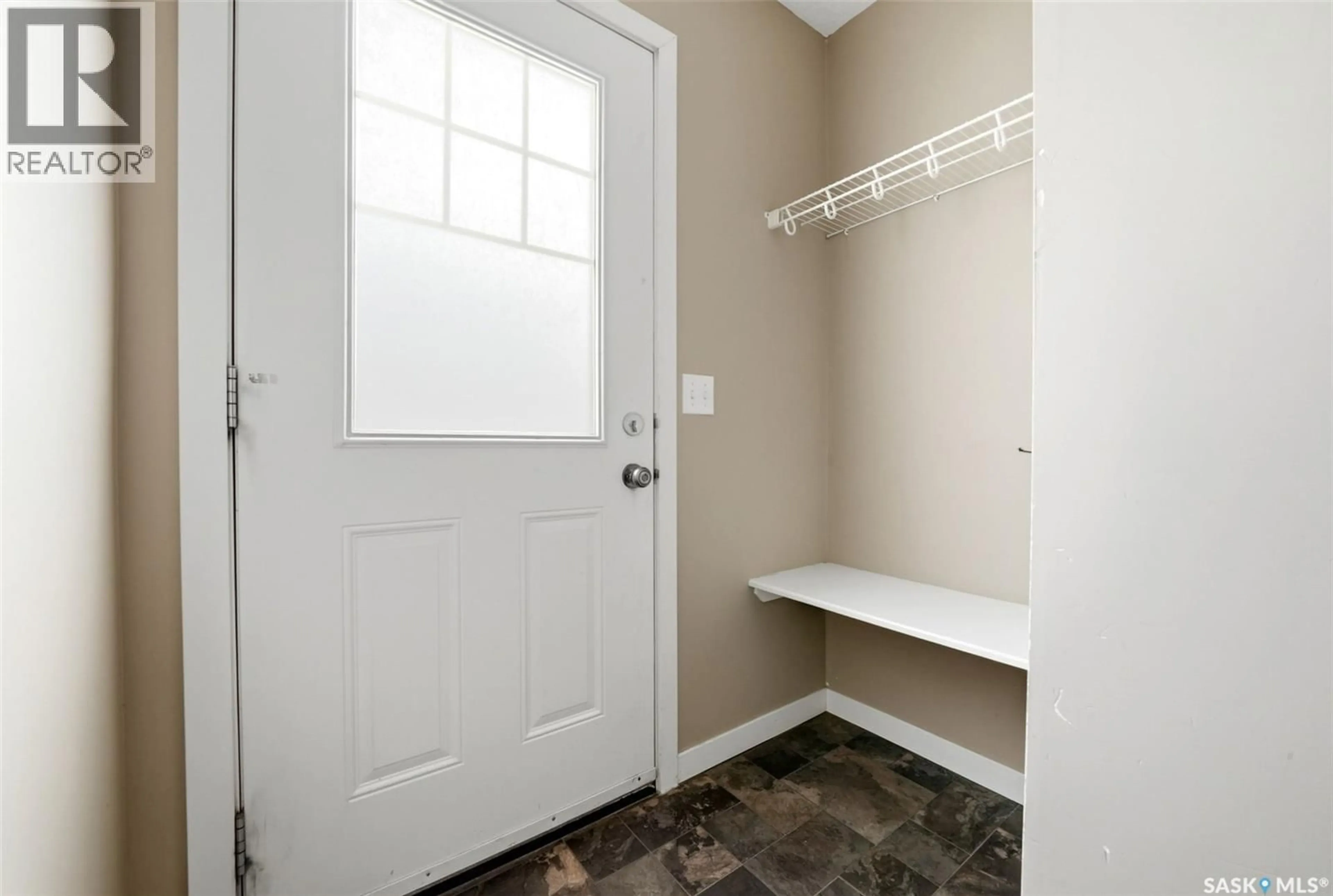 Indoor entryway for 102 - 5052 JAMES HILL ROAD, Regina Saskatchewan S4W0B9