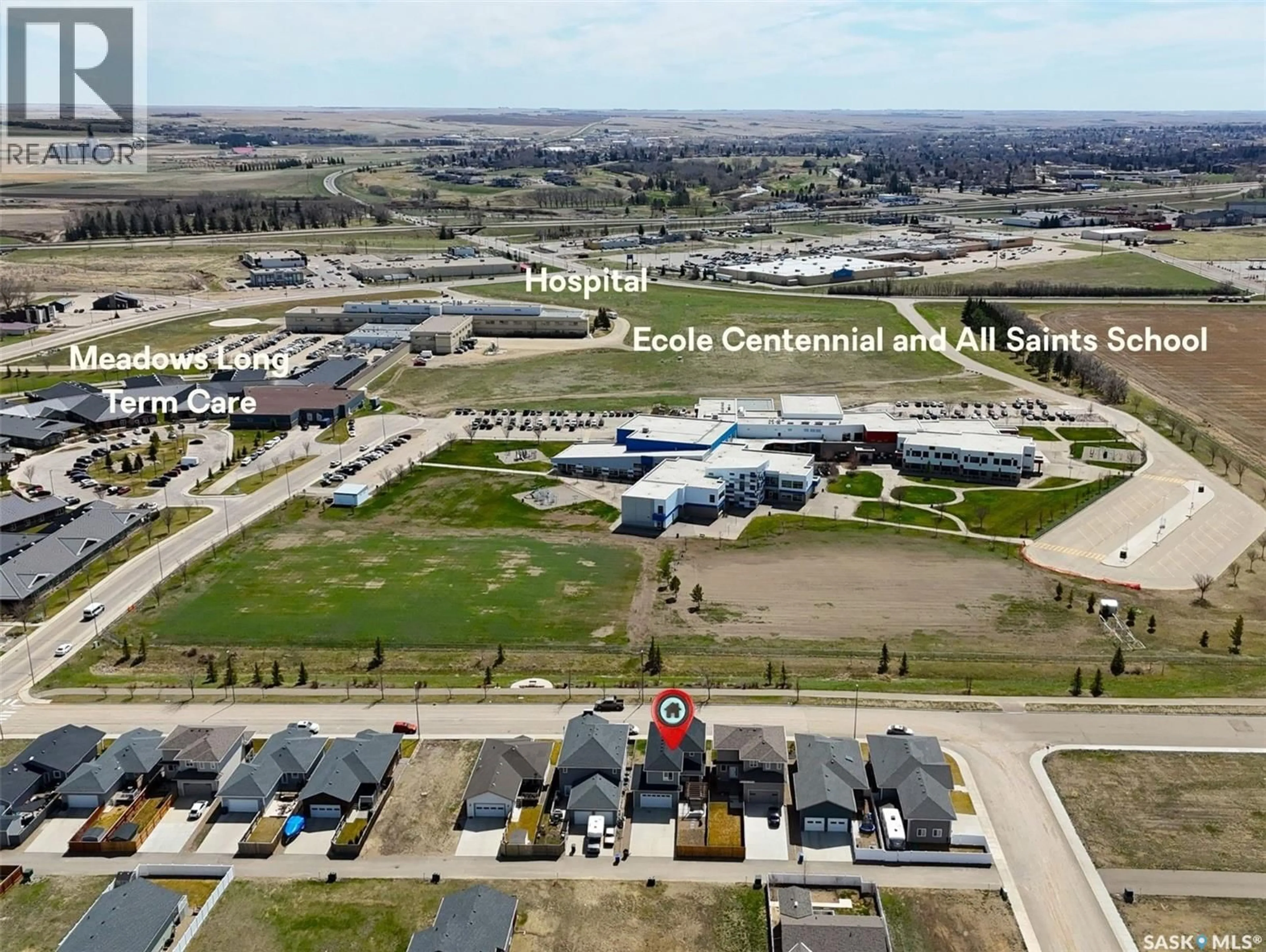 A pic from outside/outdoor area/front of a property/back of a property/a pic from drone, unknown for 637 DOUGLAS DRIVE, Swift Current Saskatchewan S9H5R6