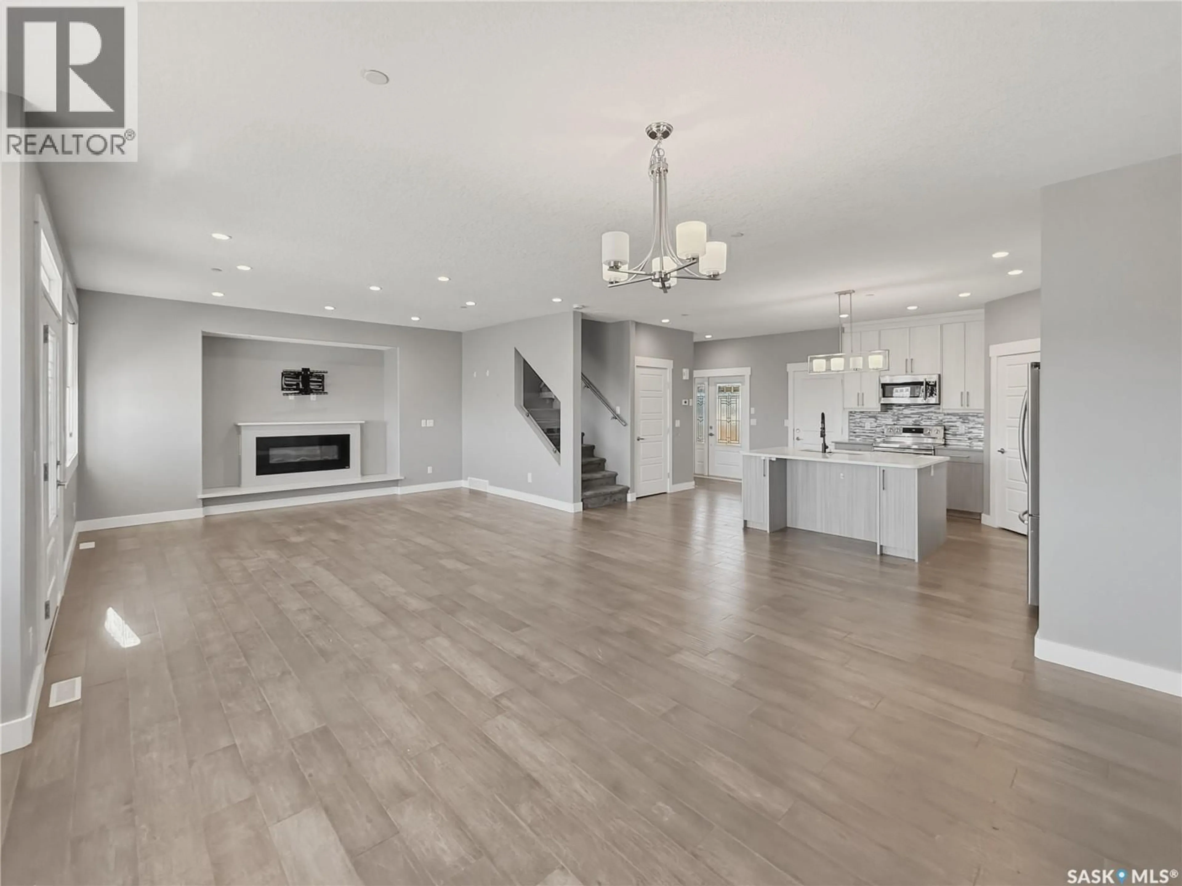 Open concept kitchen, unknown for 637 DOUGLAS DRIVE, Swift Current Saskatchewan S9H5R6