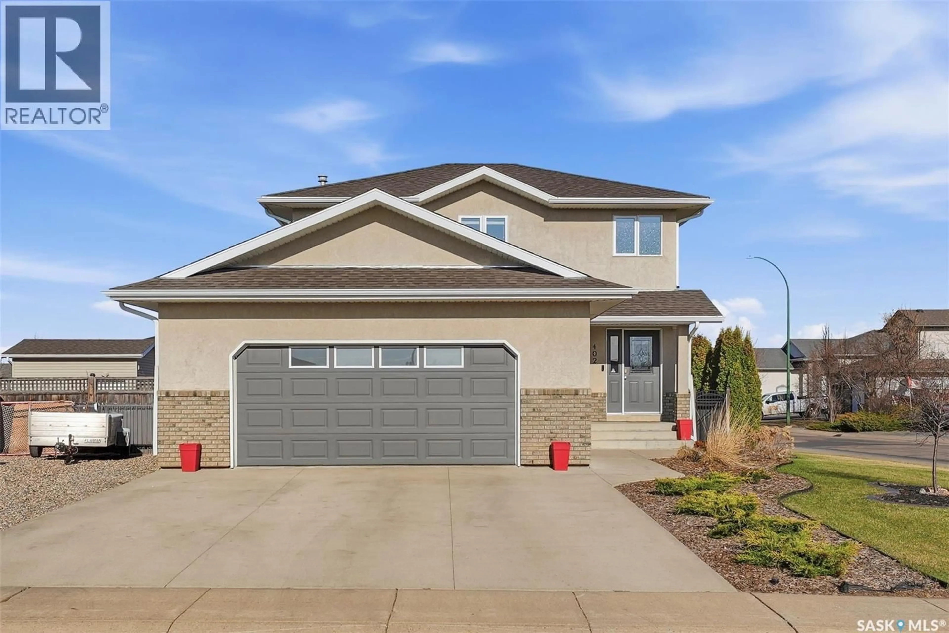 Home with vinyl exterior material, street for 402 CRYSTAL BAY, Warman Saskatchewan S0K0A1