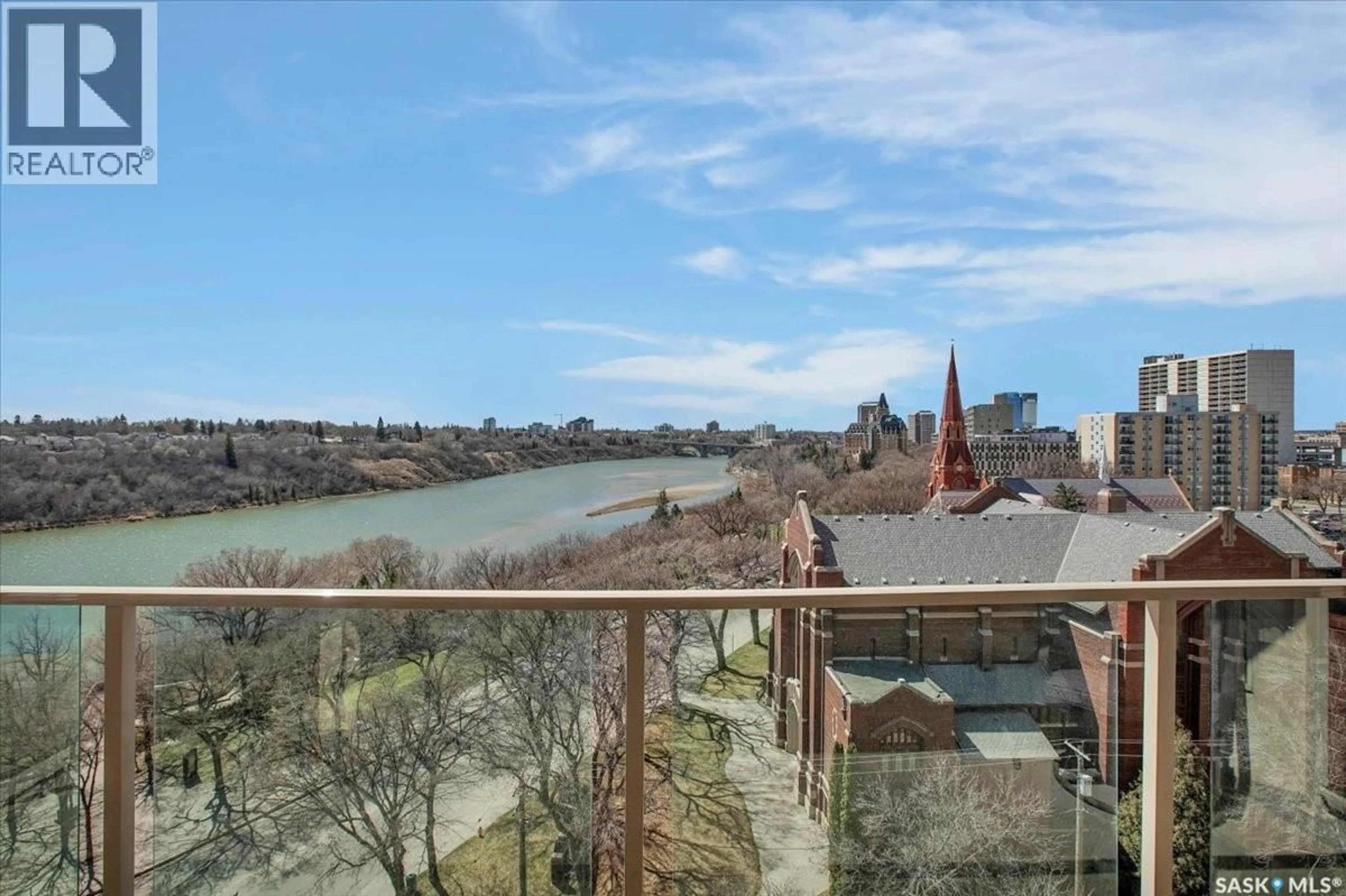 A pic from outside/outdoor area/front of a property/back of a property/a pic from drone, water/lake/river/ocean view for 902 - 909 SPADINA CRESCENT, Saskatoon Saskatchewan S7K0G8