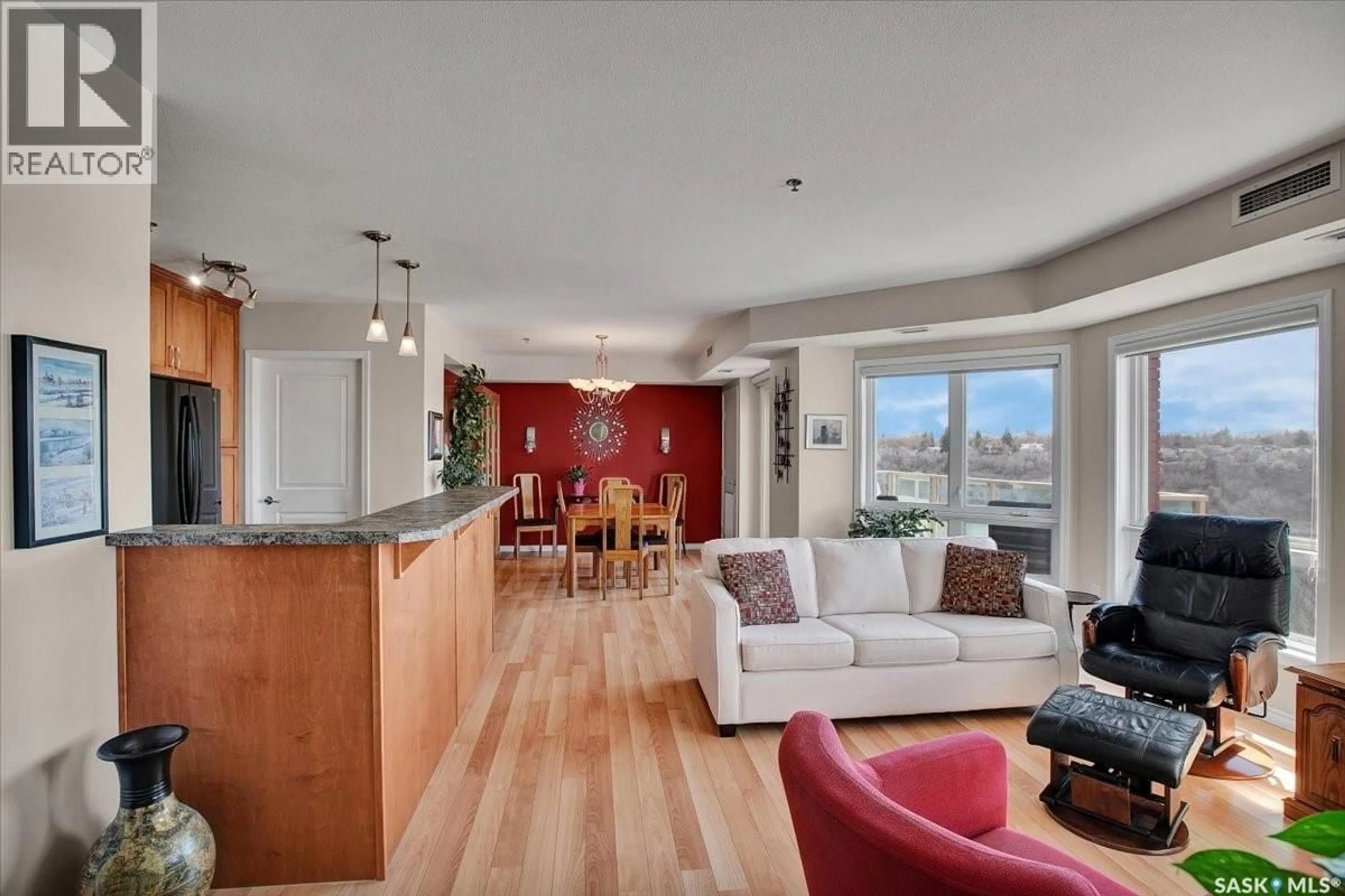 Open concept kitchen, wood/laminate floor for 902 - 909 SPADINA CRESCENT, Saskatoon Saskatchewan S7K0G8