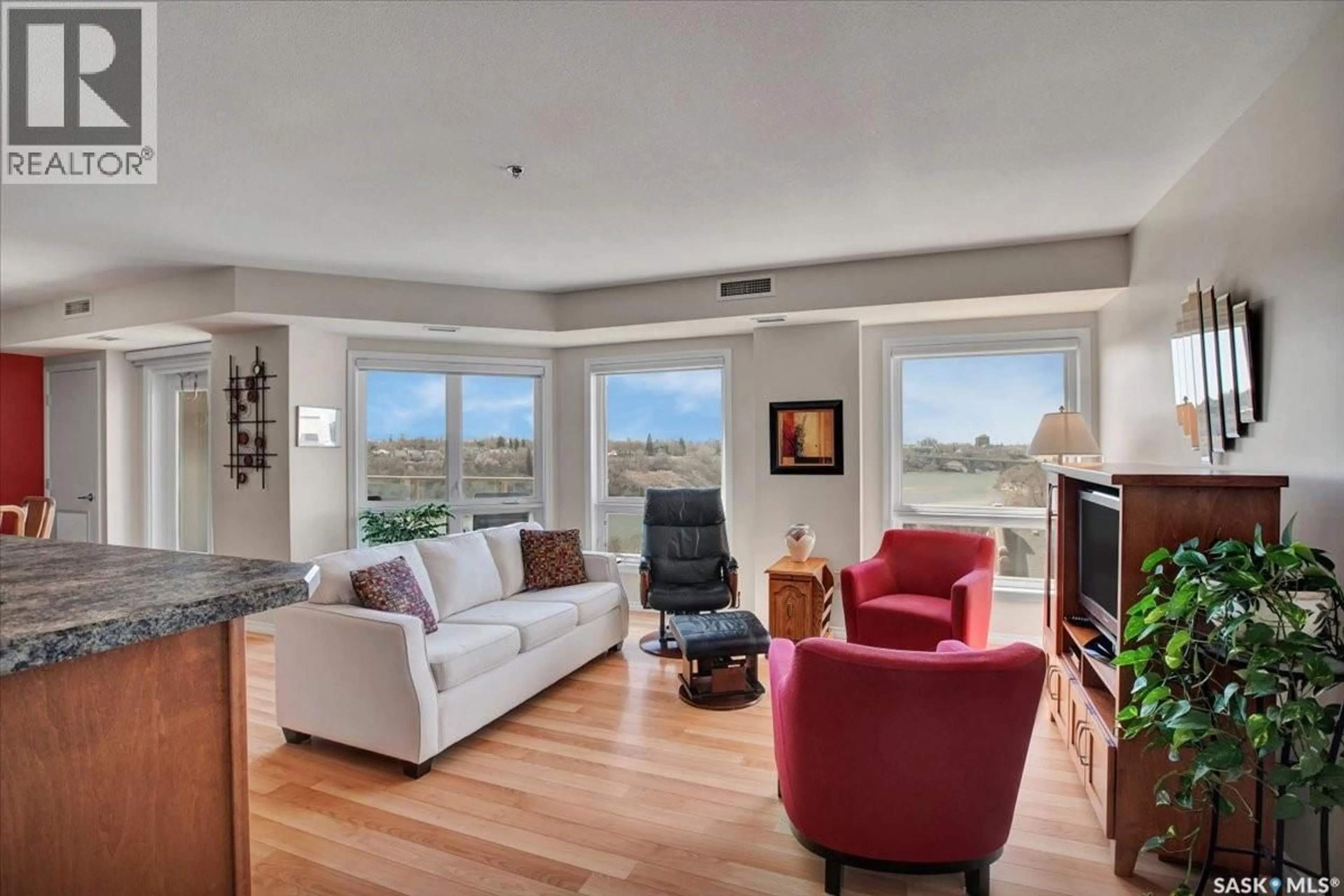 Living room with furniture, wood/laminate floor for 902 - 909 SPADINA CRESCENT, Saskatoon Saskatchewan S7K0G8