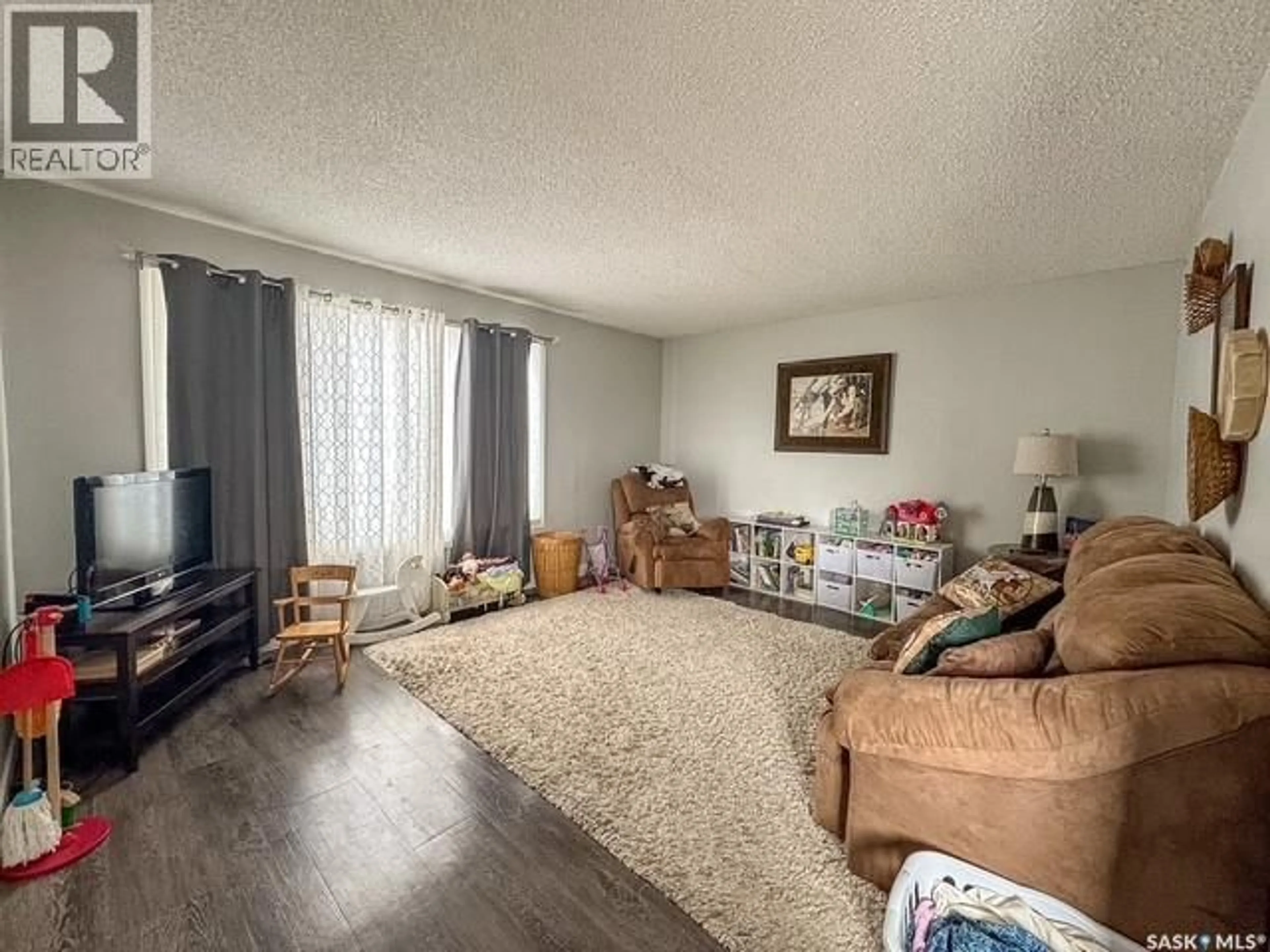 A pic of a room for 211 & 215 18TH AVENUE, Swift Current Saskatchewan S9H2Y2