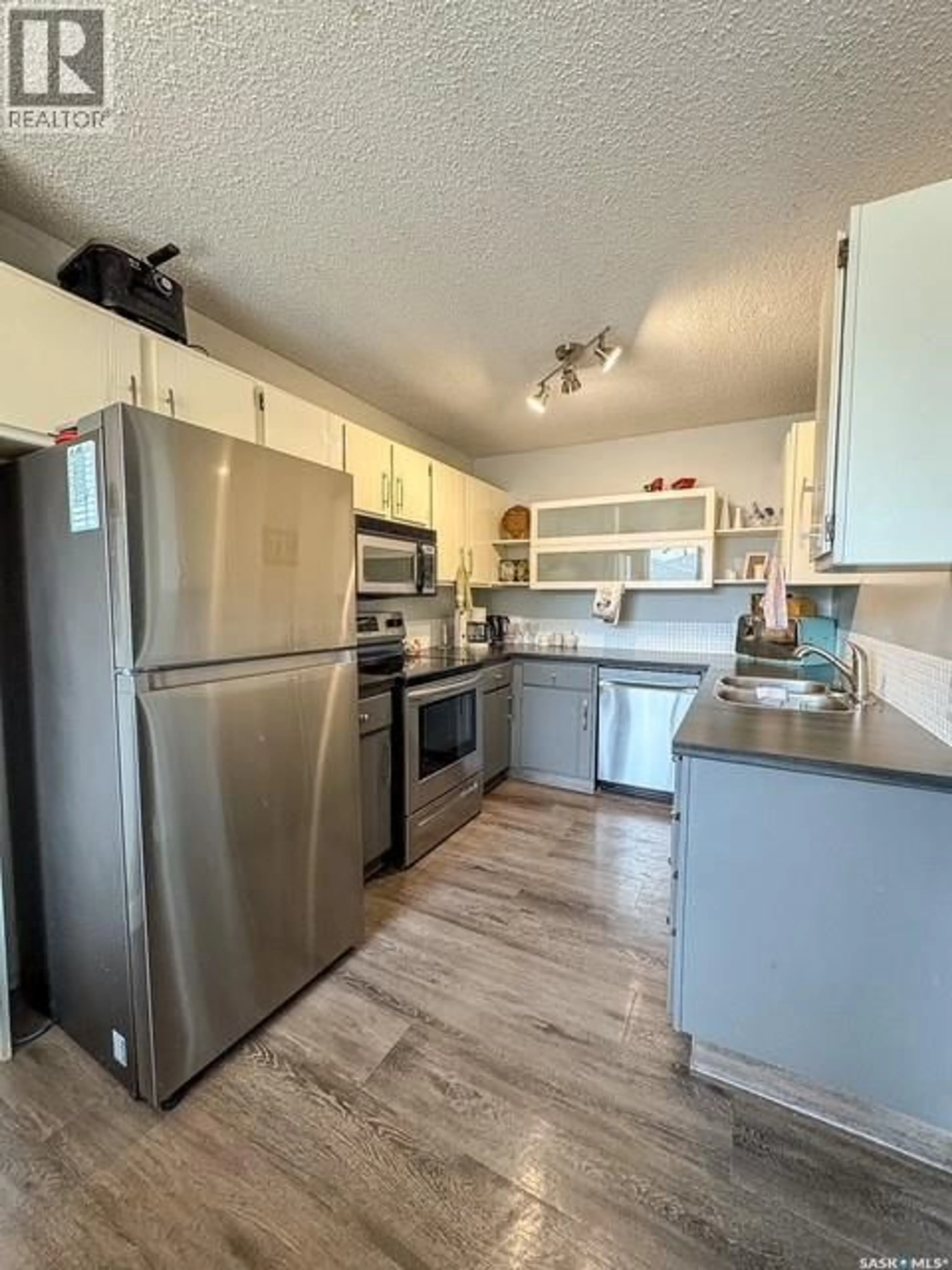 Open concept kitchen, unknown for 211 & 215 18TH AVENUE, Swift Current Saskatchewan S9H2Y2