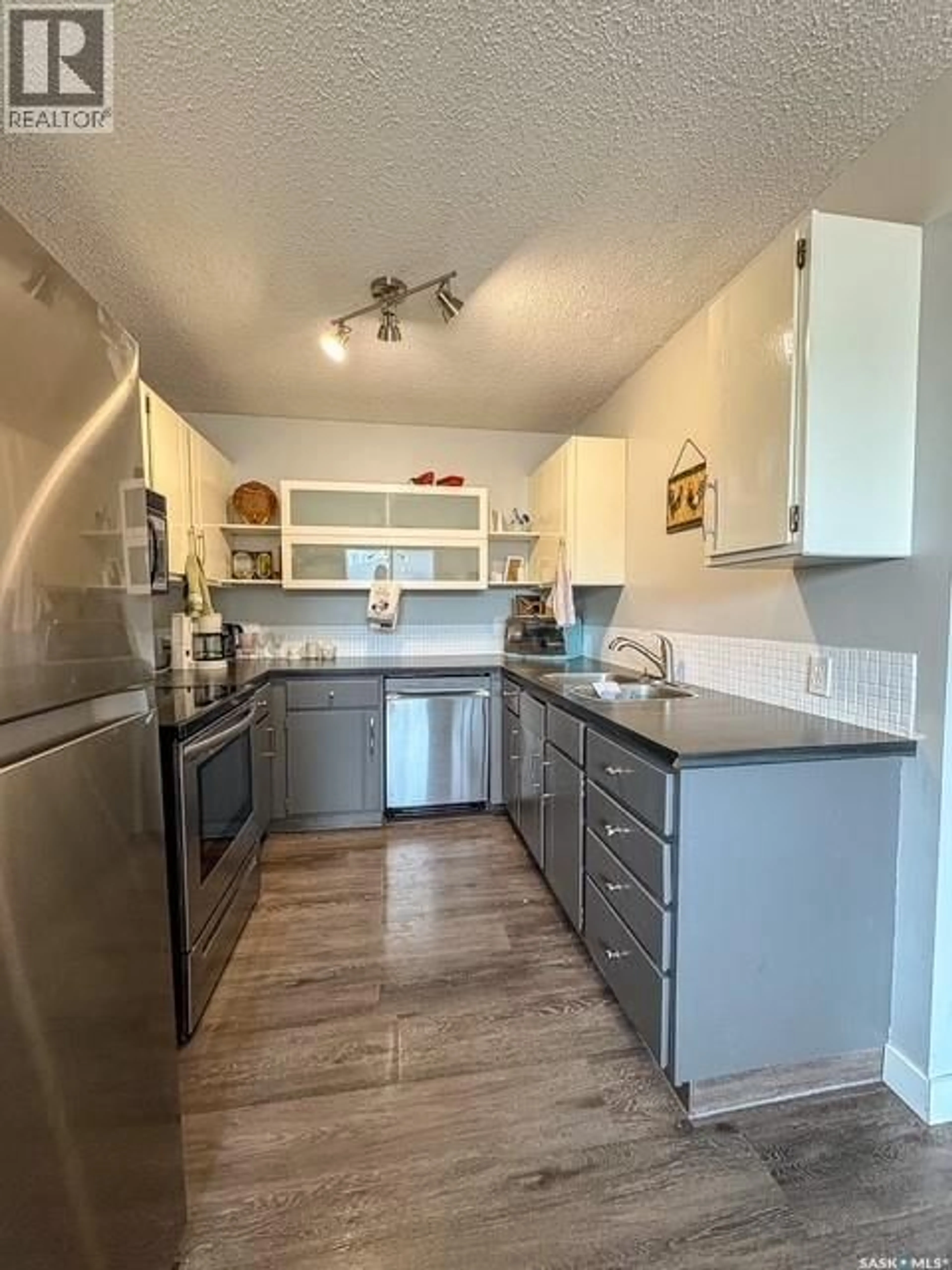 Open concept kitchen, unknown for 211 & 215 18TH AVENUE, Swift Current Saskatchewan S9H2Y2