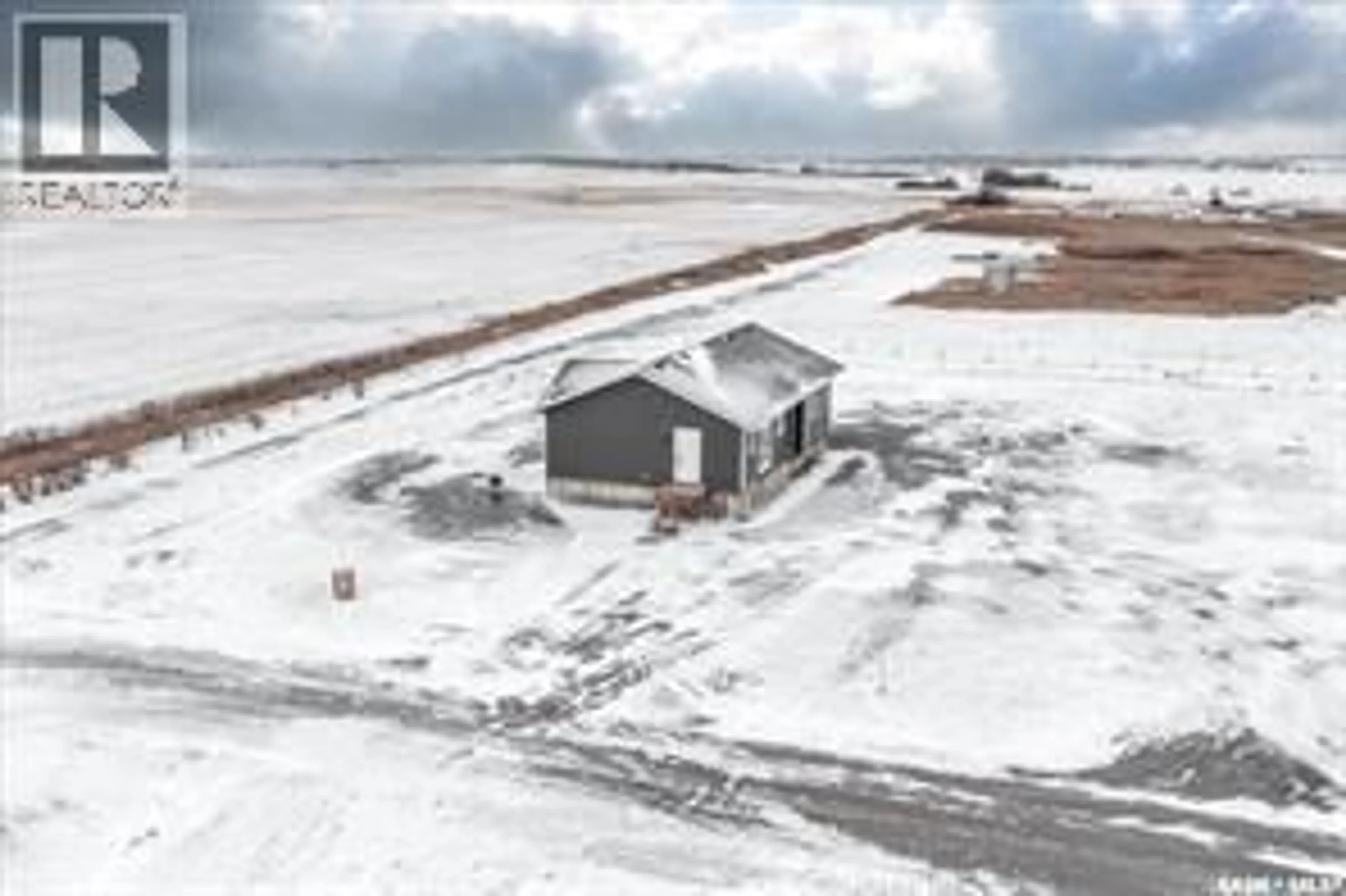 A pic from outside/outdoor area/front of a property/back of a property/a pic from drone, building for 10 JESSE BAY, Mckillop Rm No. 220 Saskatchewan S0G4V0