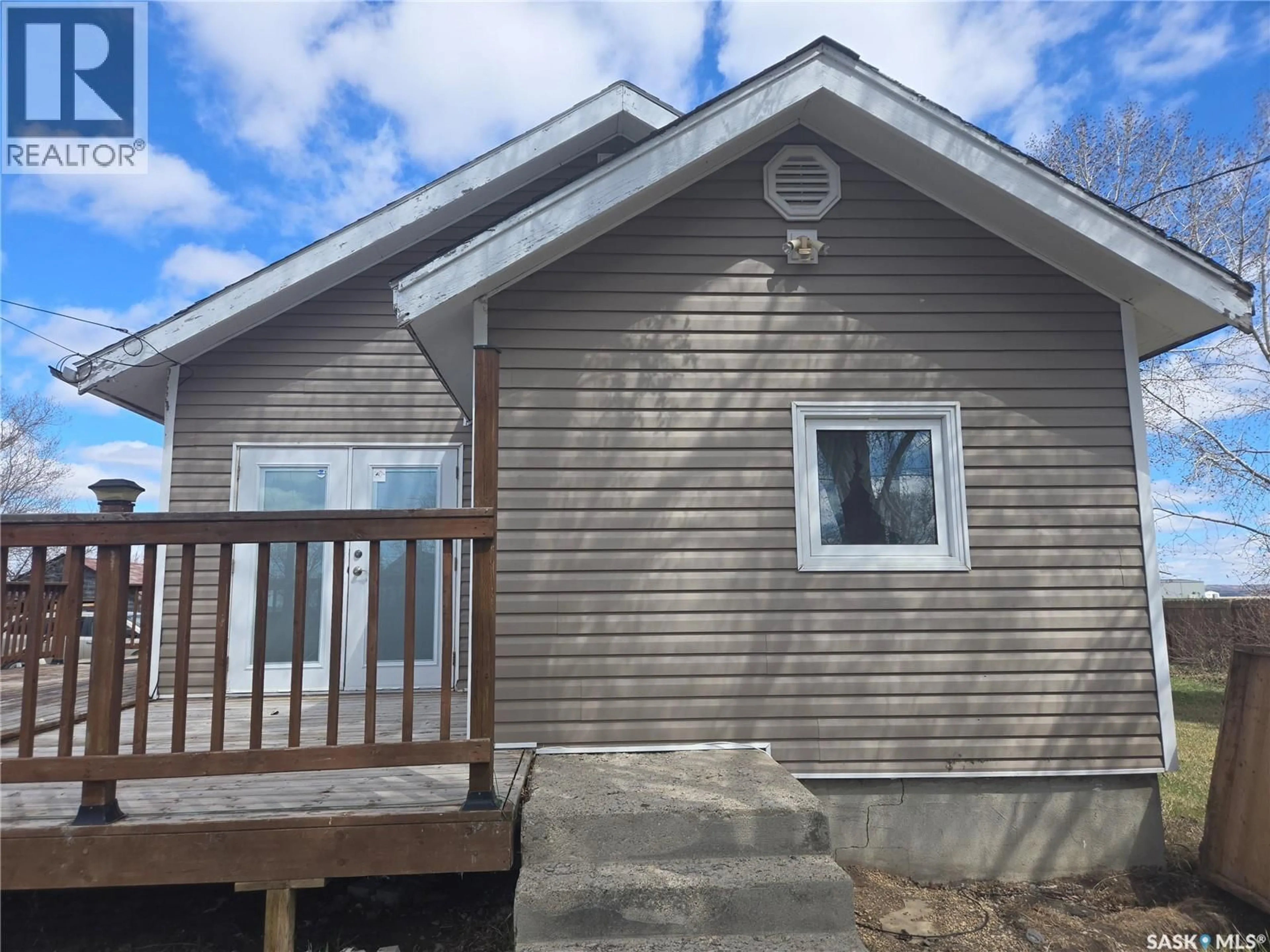 Home with vinyl exterior material, building for 601 SOURIS AVENUE, Arcola Saskatchewan S0C0G0