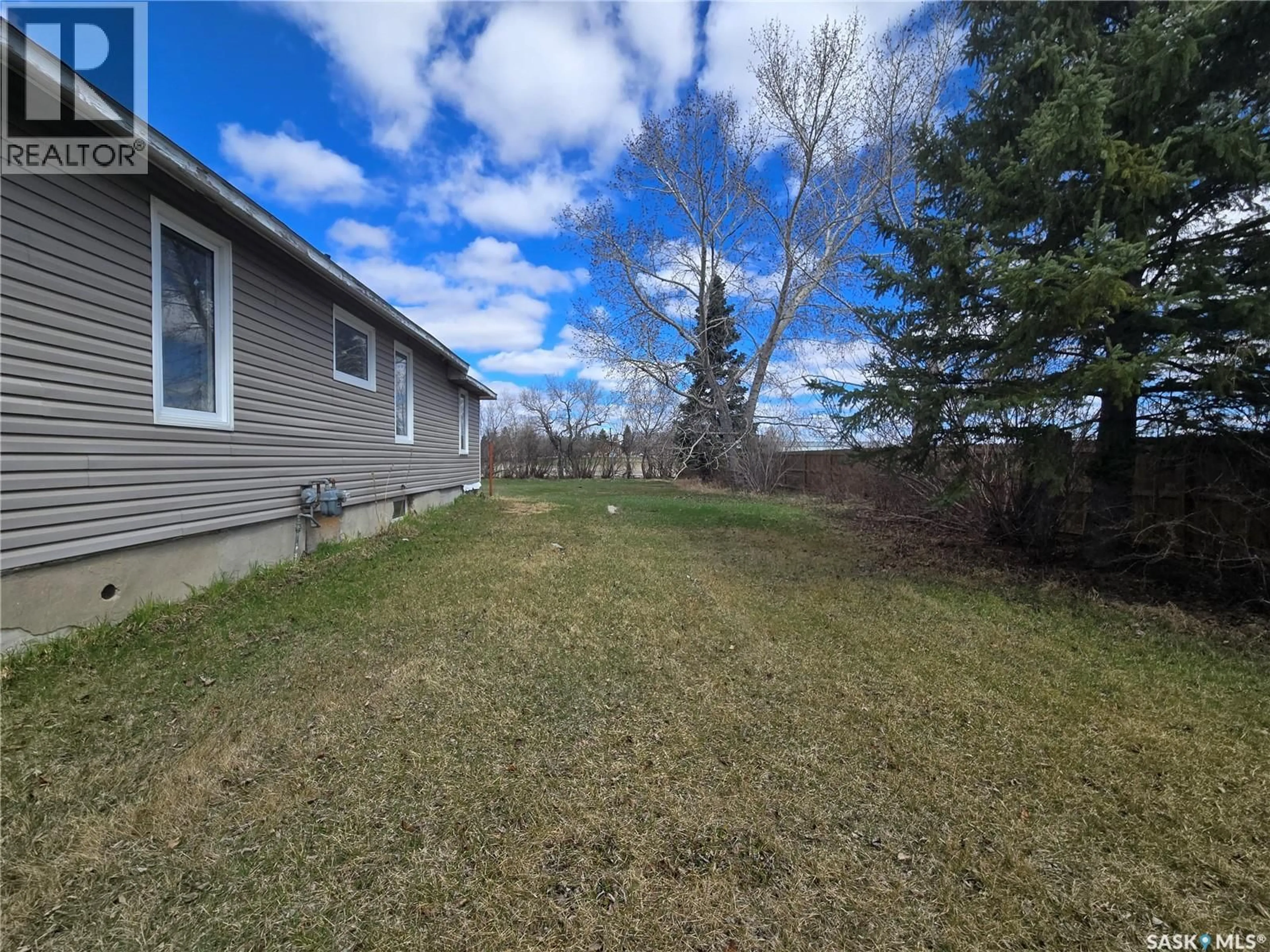 A pic from outside/outdoor area/front of a property/back of a property/a pic from drone, unknown for 601 SOURIS AVENUE, Arcola Saskatchewan S0C0G0