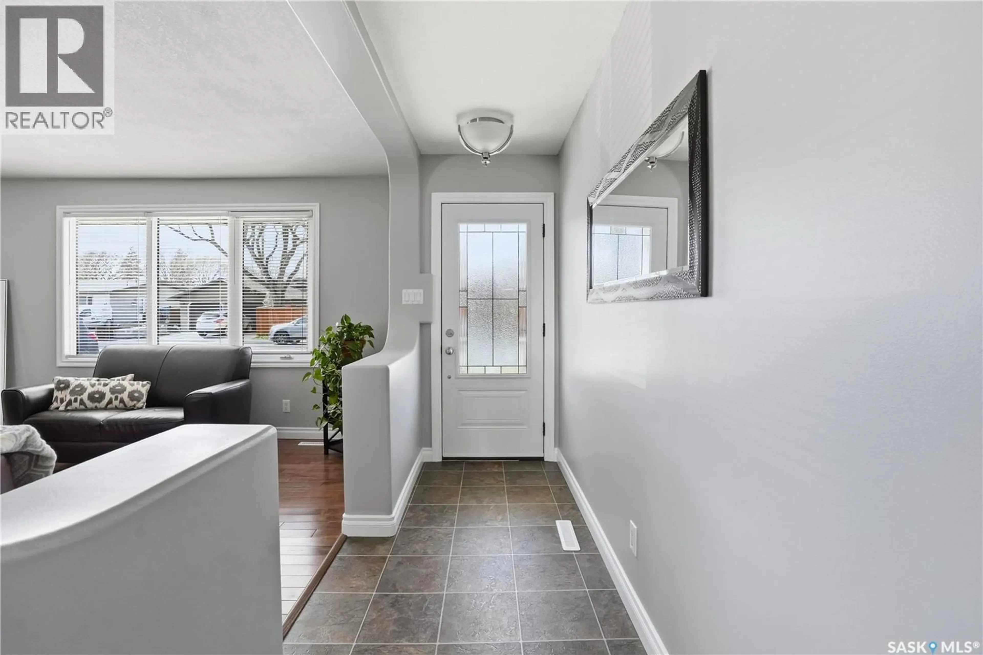 Indoor entryway for 115 STAPLEFORD CRESCENT, Regina Saskatchewan S4R4S8