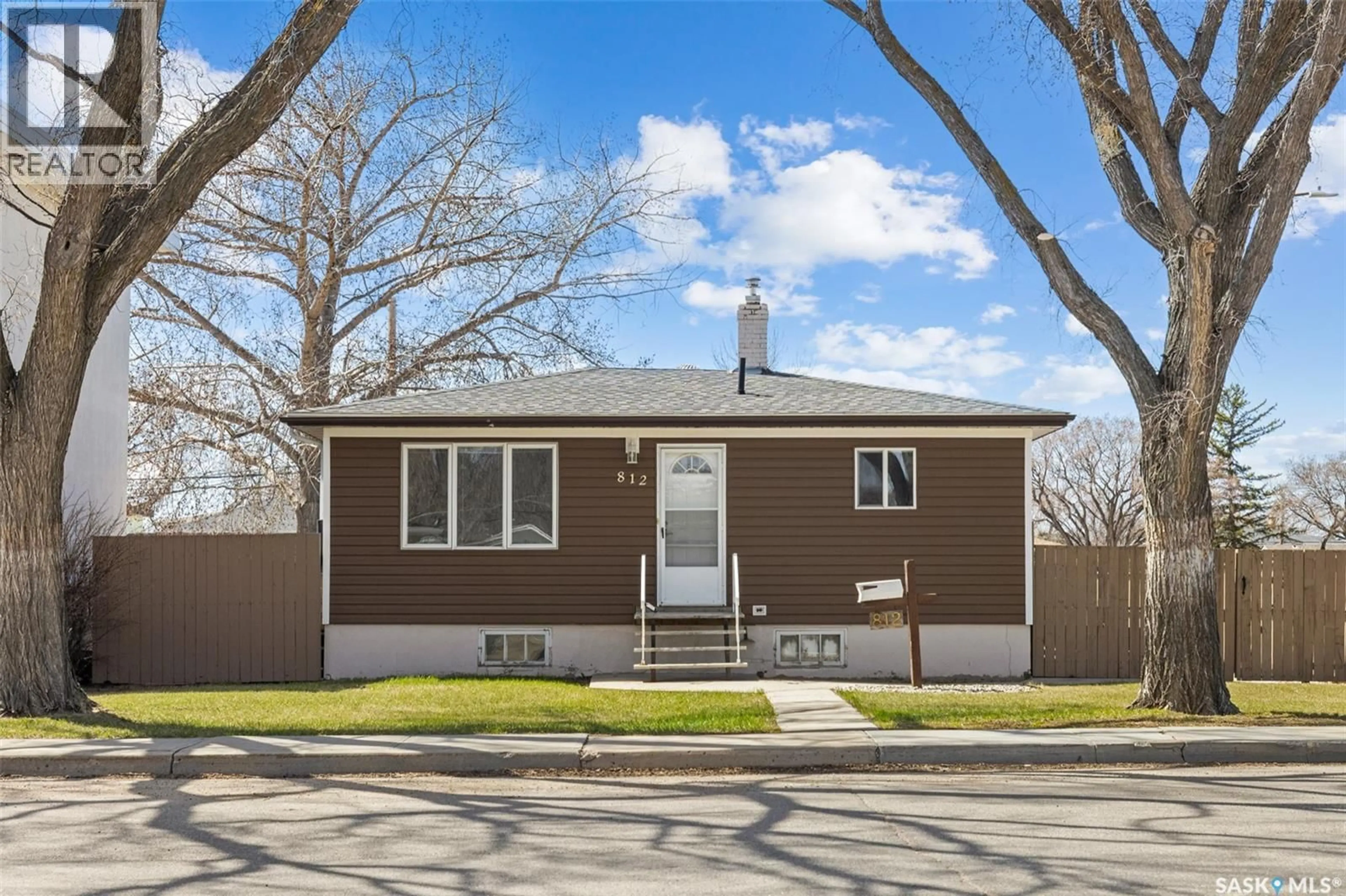Home with vinyl exterior material, street for 812 MCINTOSH STREET, Regina Saskatchewan S4T5B4
