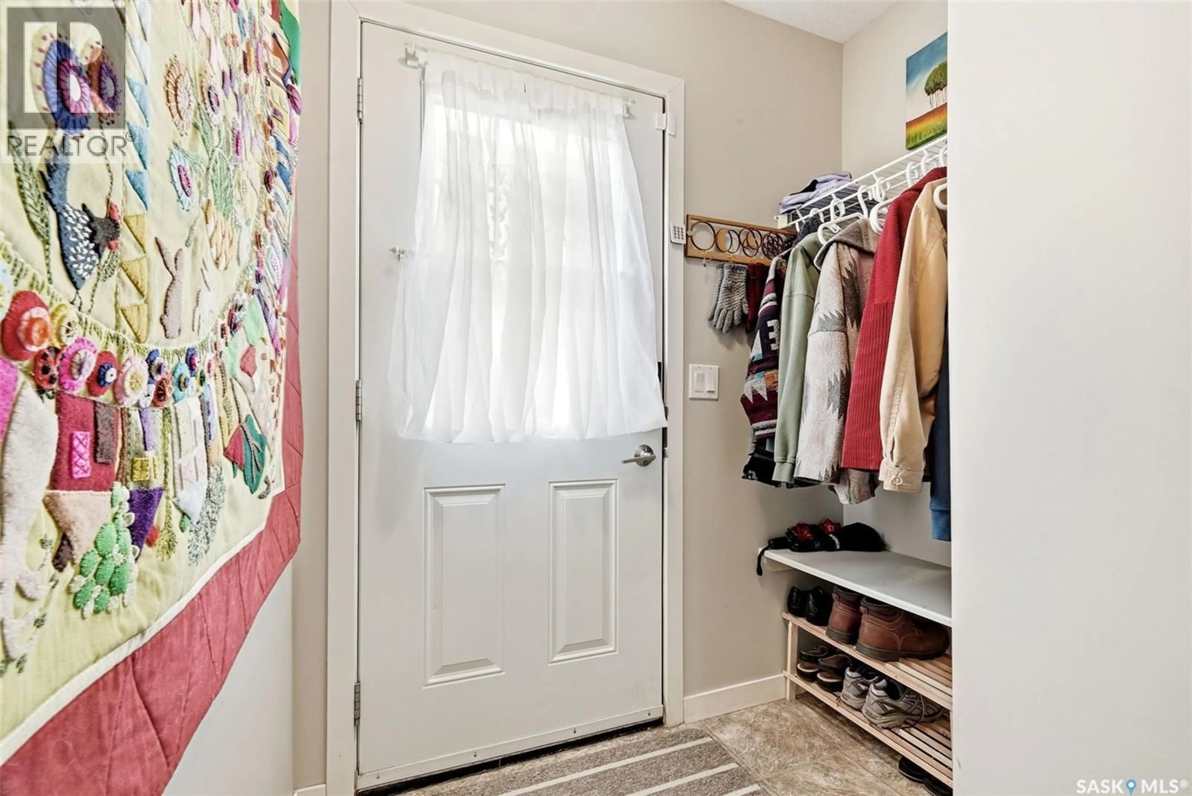 Indoor entryway for 5031 - 55 JAMES HILL ROAD, Regina Saskatchewan S4W0B9
