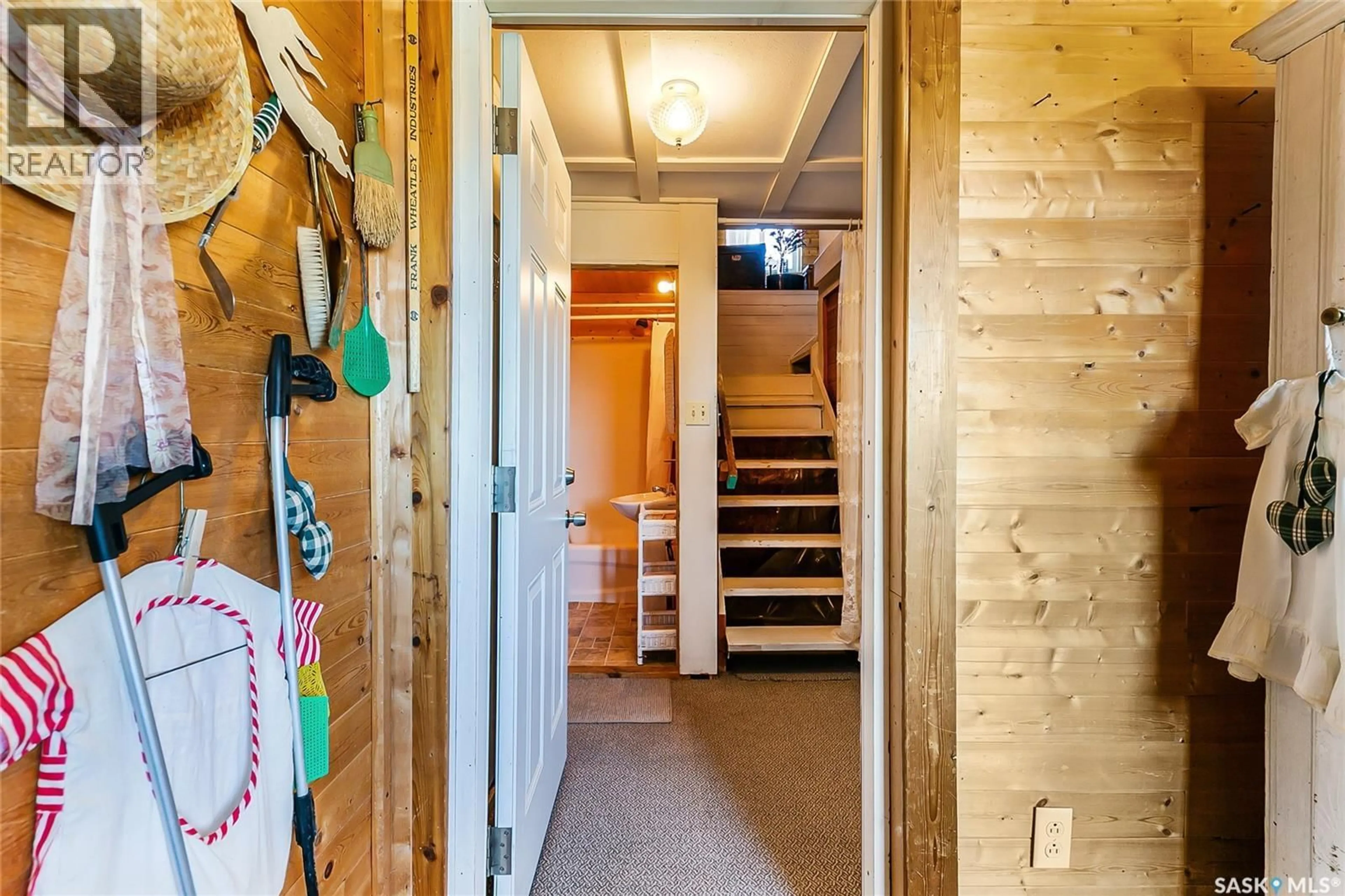 Indoor entryway for 100 TOWER ROAD, Buena Vista Saskatchewan S0G4C0