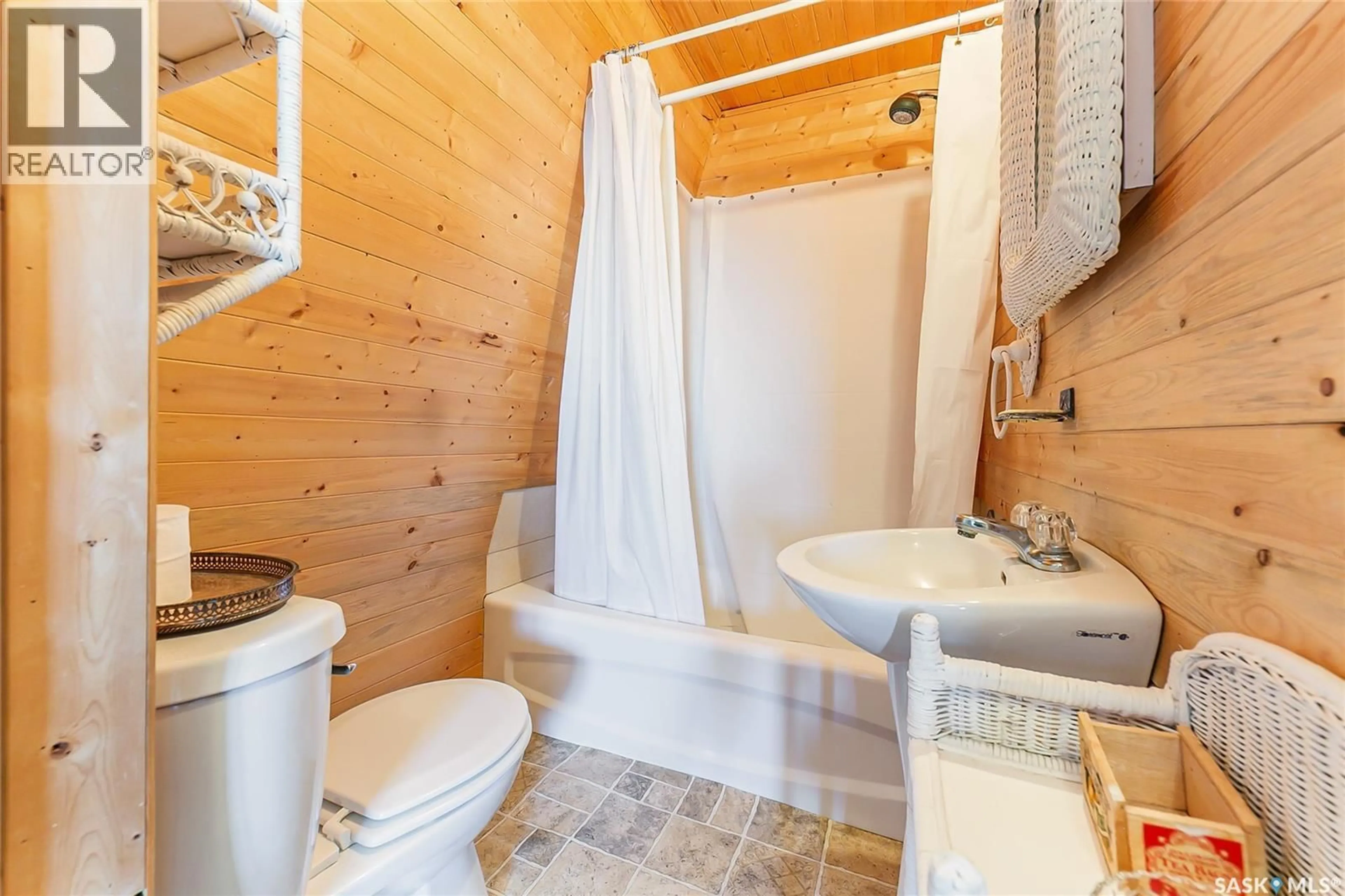 Standard bathroom, unknown for 100 TOWER ROAD, Buena Vista Saskatchewan S0G4C0