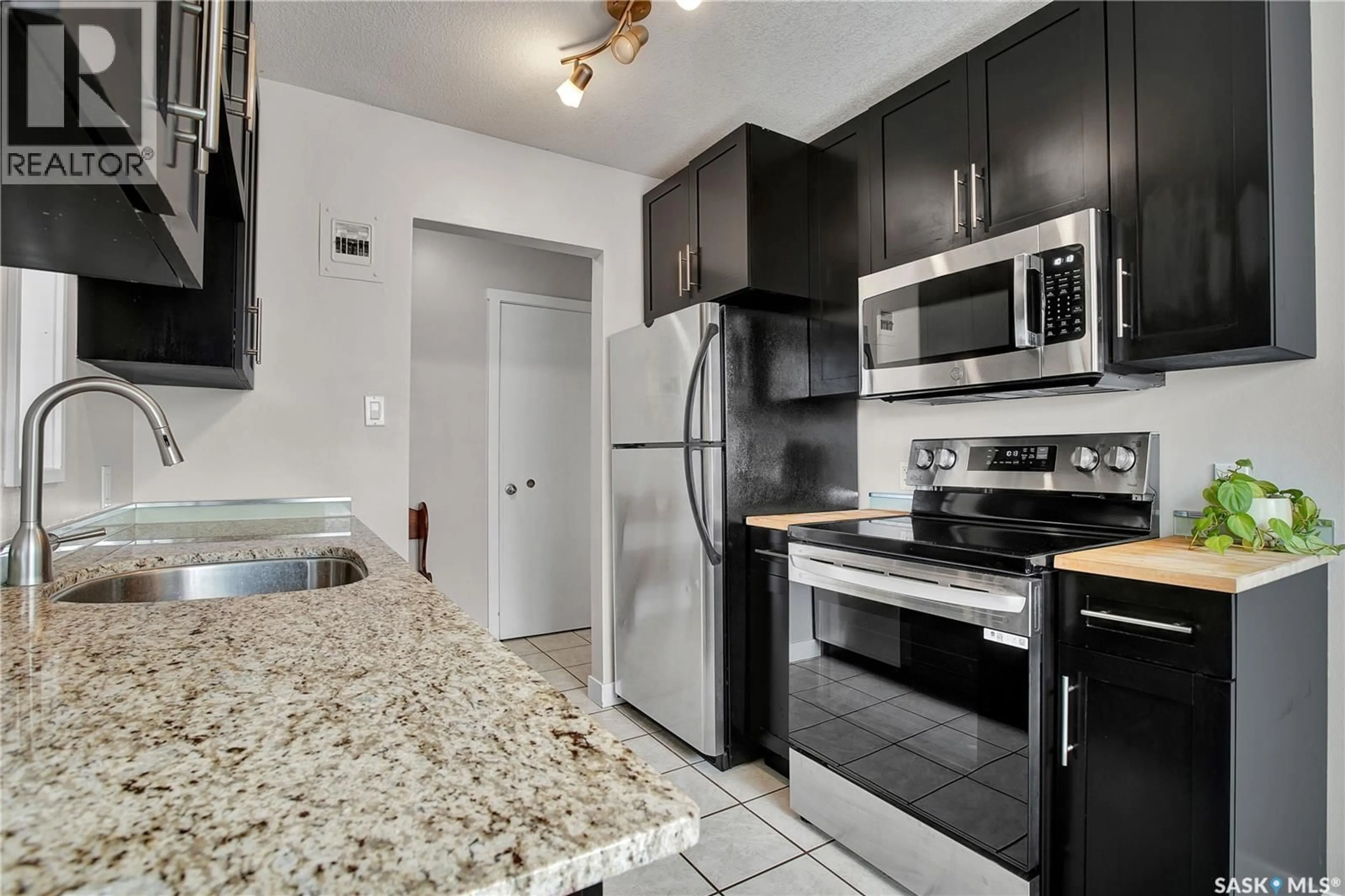 Standard kitchen, unknown for 1604 - 11 MAIN STREET, Saskatoon Saskatchewan S7H0L3