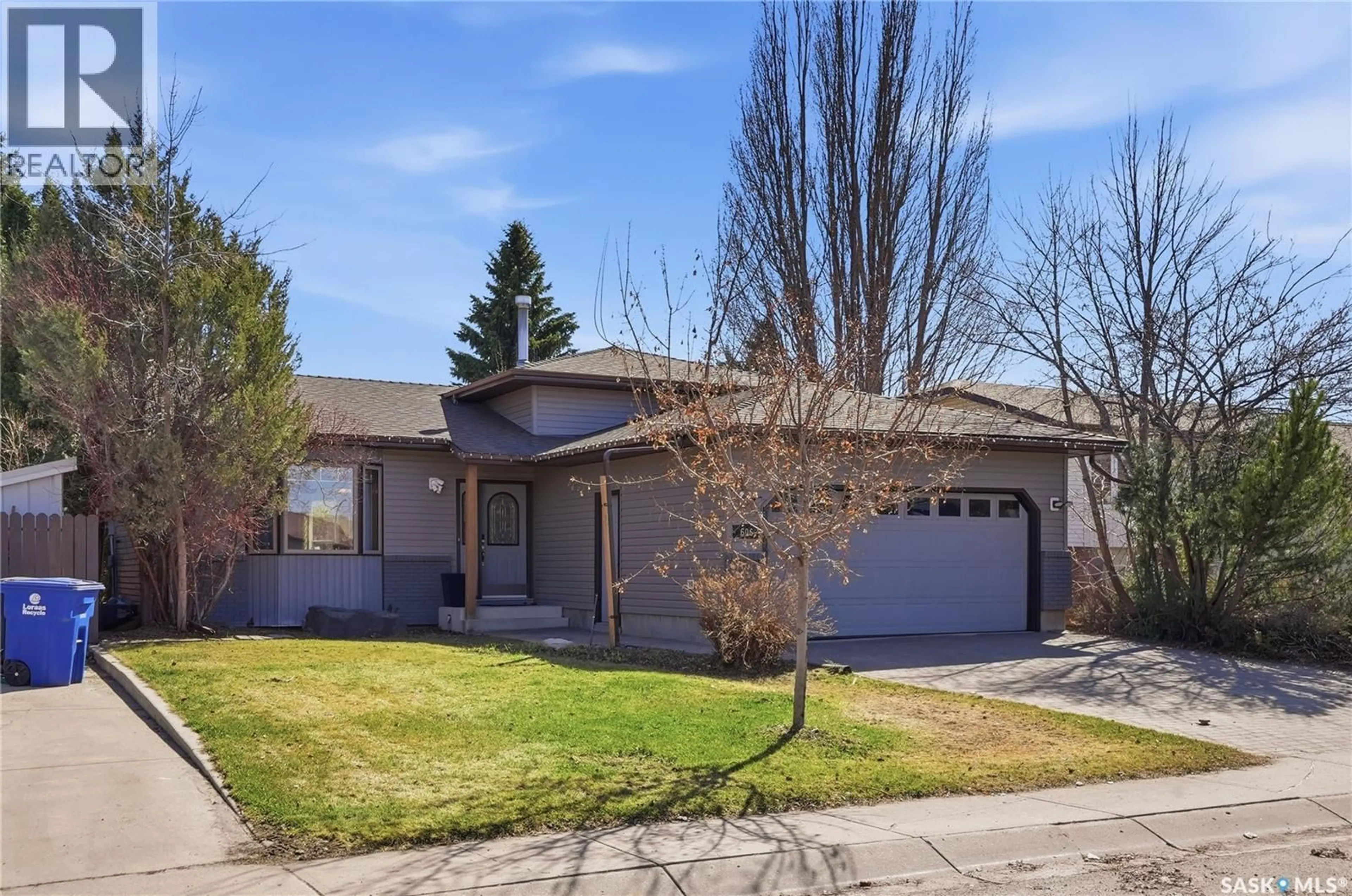 Home with vinyl exterior material, street for 606 HOGG CRESCENT, Saskatoon Saskatchewan S7N3V6