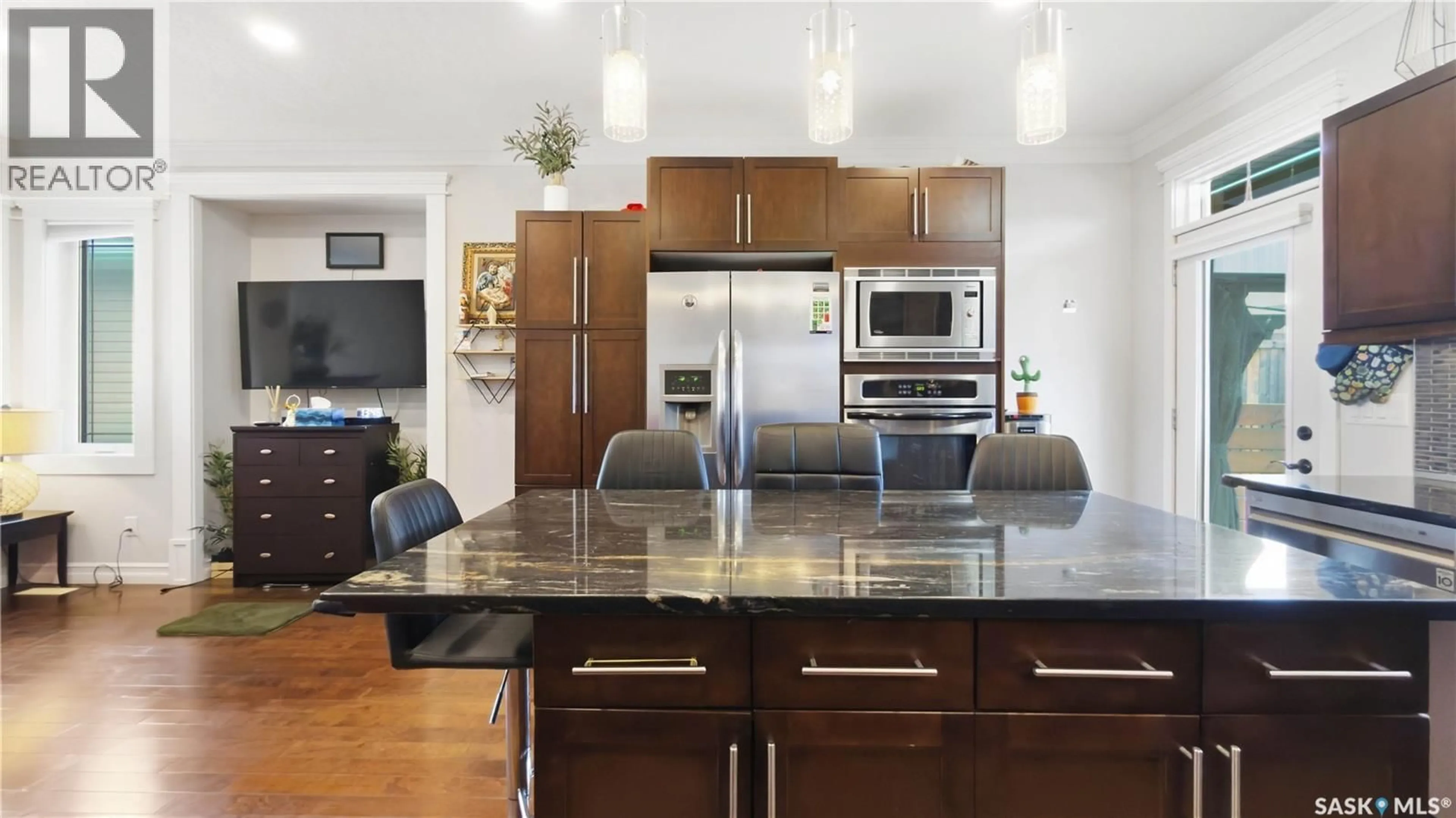 Contemporary kitchen, unknown for 5253 AERIAL CRESCENT, Regina Saskatchewan S4W0C8