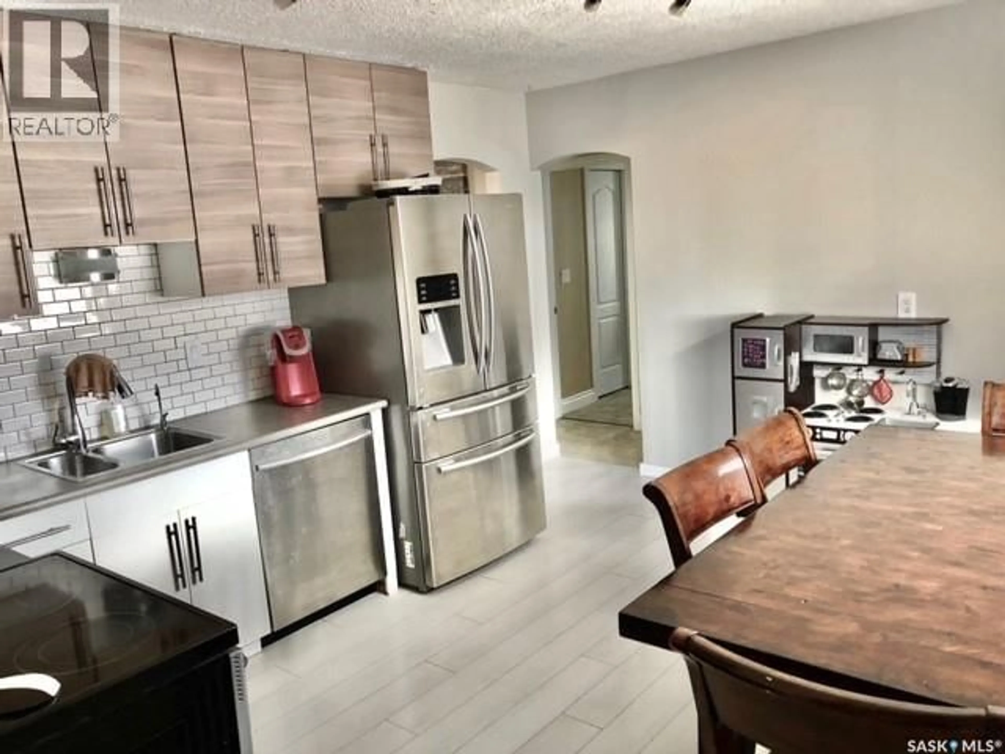 Open concept kitchen, unknown for 1246 8TH STREET, Estevan Saskatchewan S4A1H3