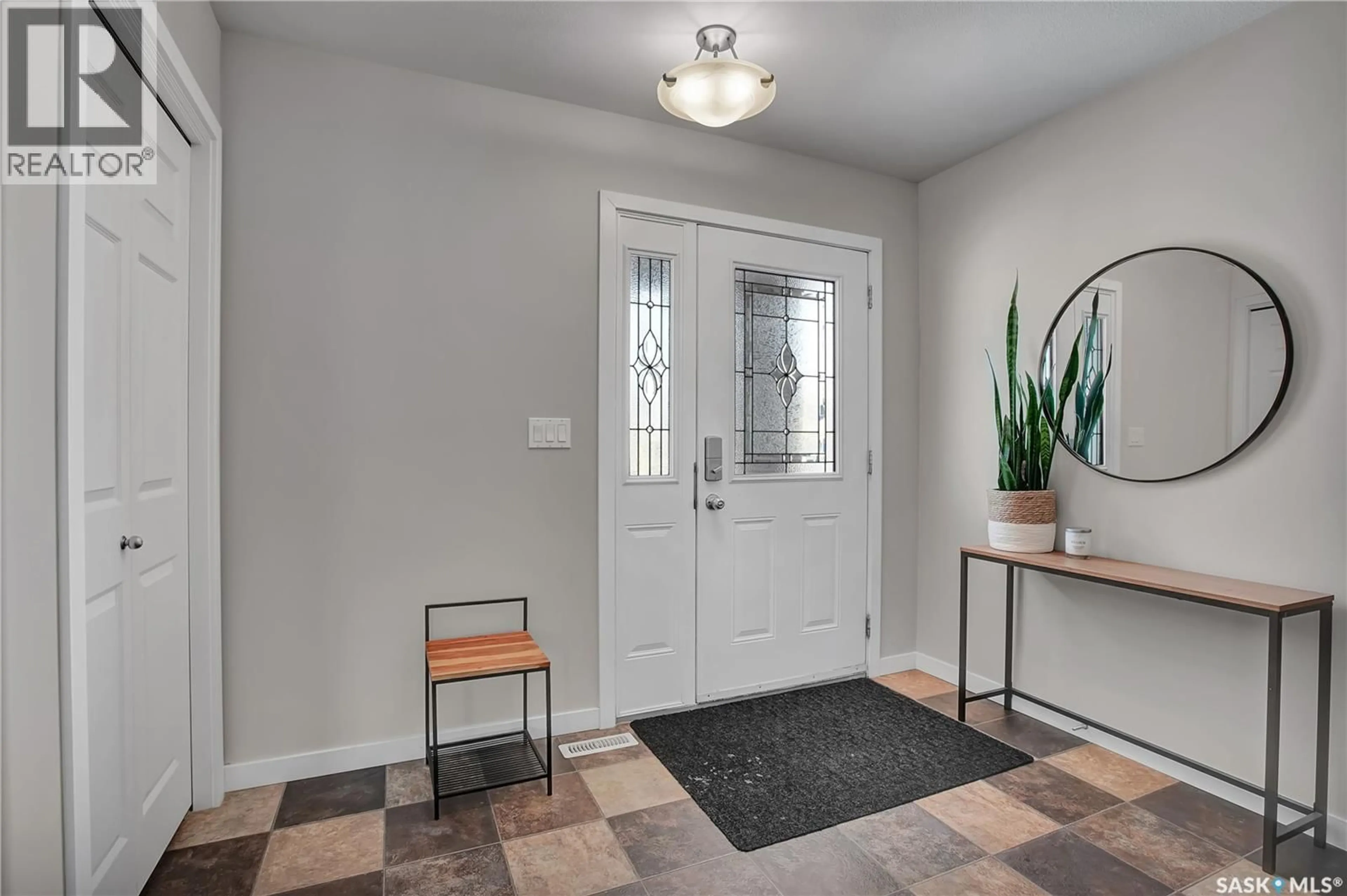 Indoor entryway for 158 CORNISH ROAD, Saskatoon Saskatchewan S7T0K4