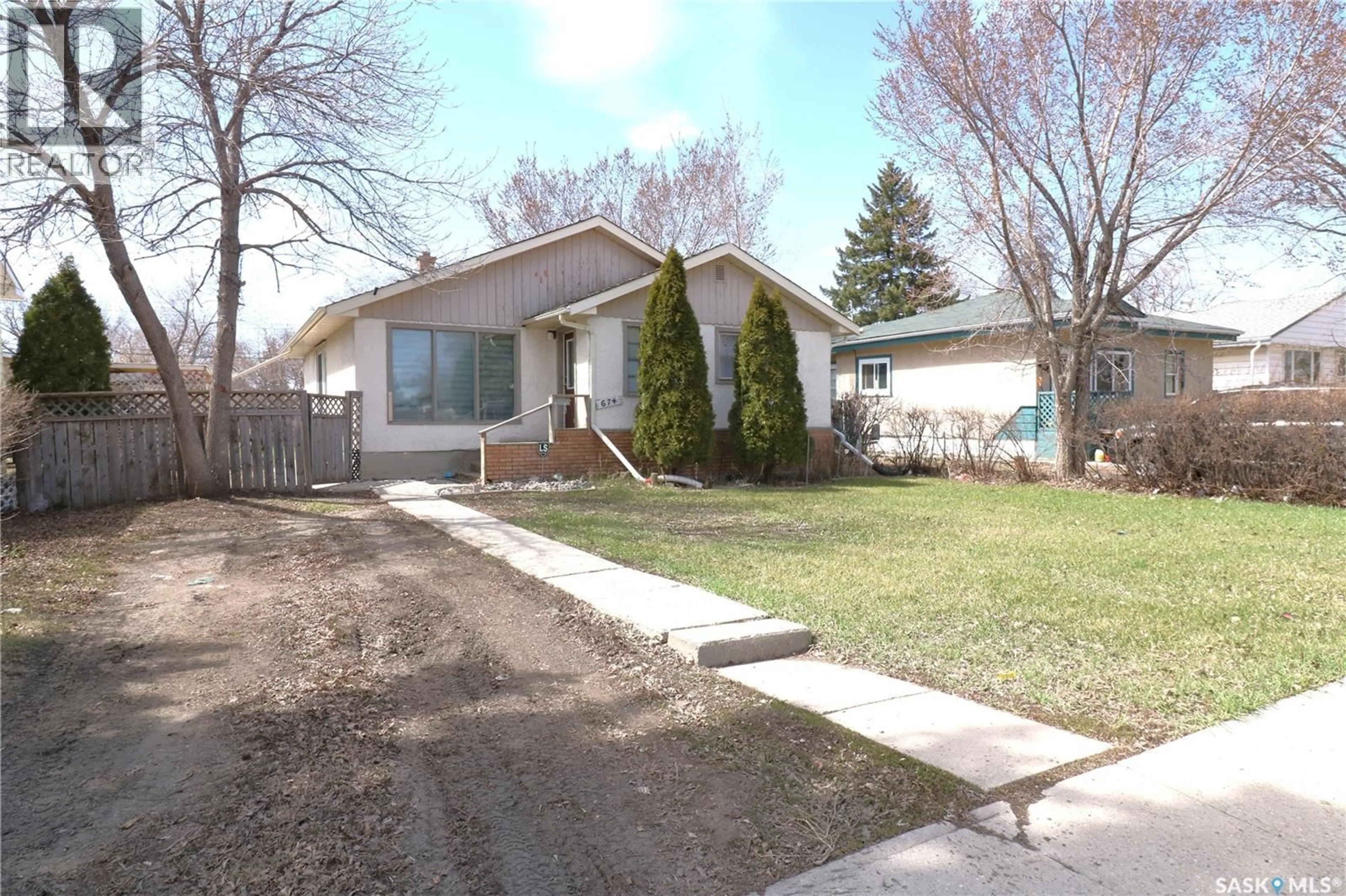 Home with vinyl exterior material, street for 674 ROBINSON STREET, Regina Saskatchewan S4T2L8