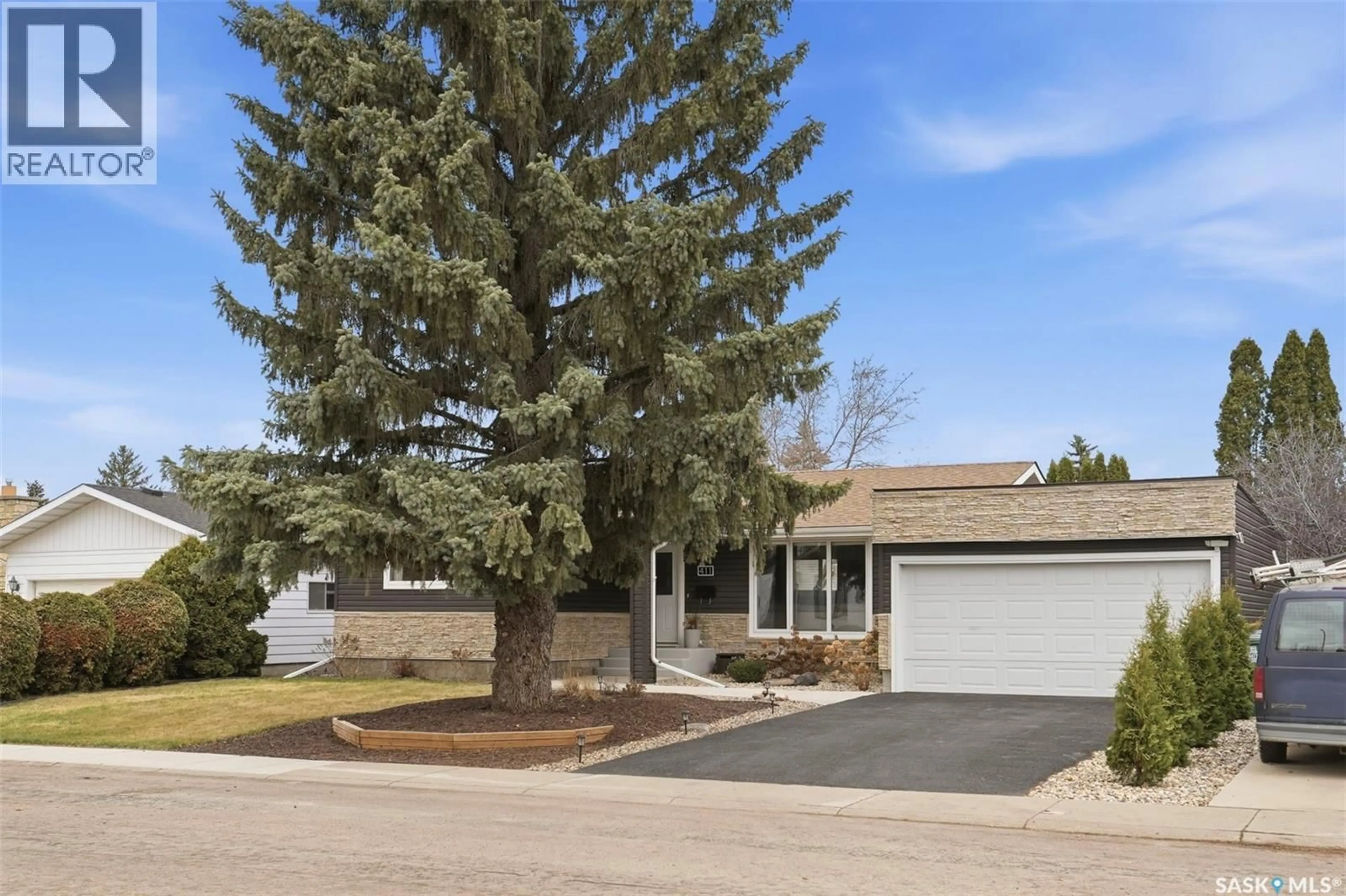 Home with vinyl exterior material, street for 411 AULD CRESCENT, Saskatoon Saskatchewan S7H4X2