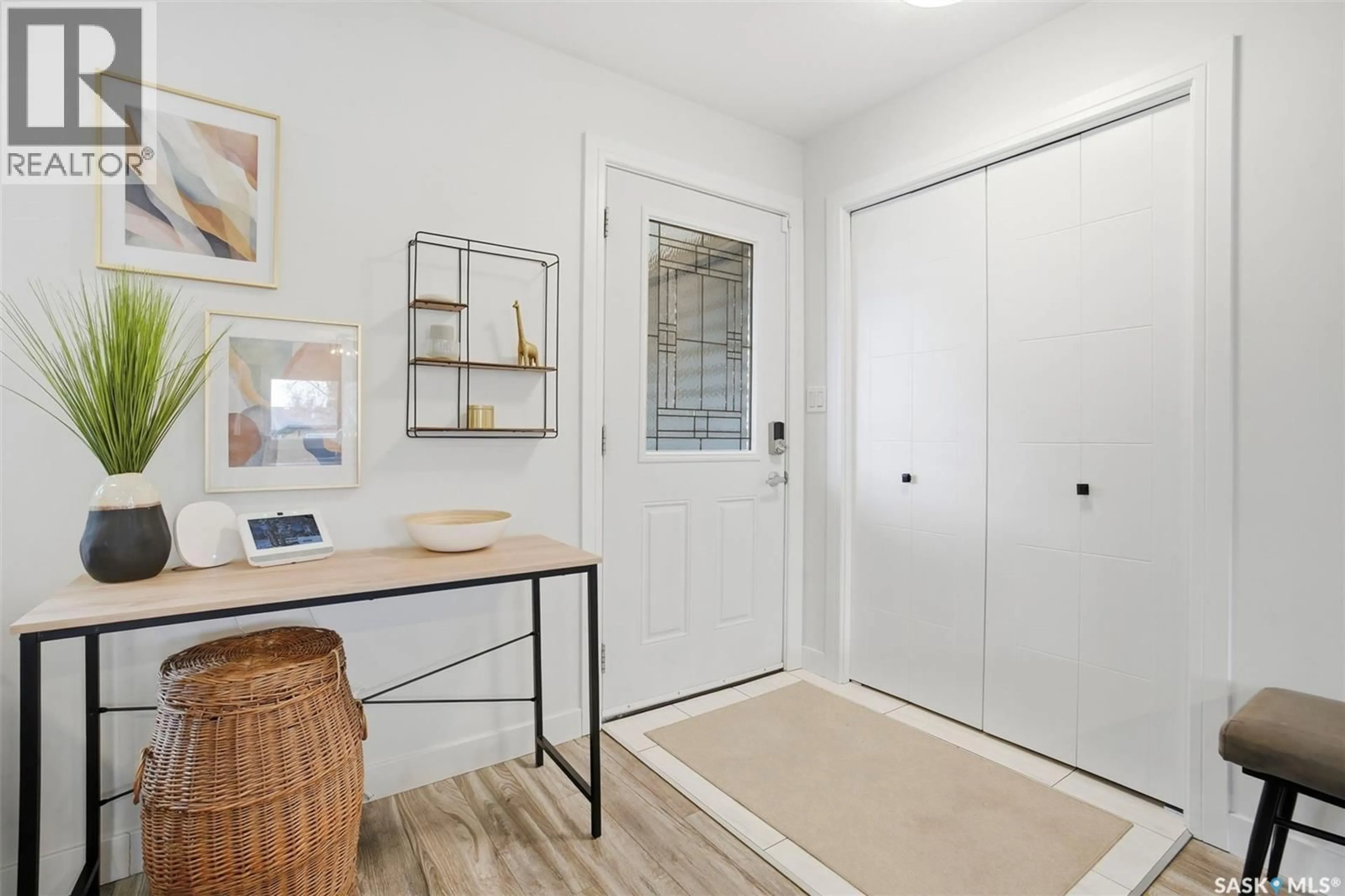 Indoor entryway for 411 AULD CRESCENT, Saskatoon Saskatchewan S7H4X2