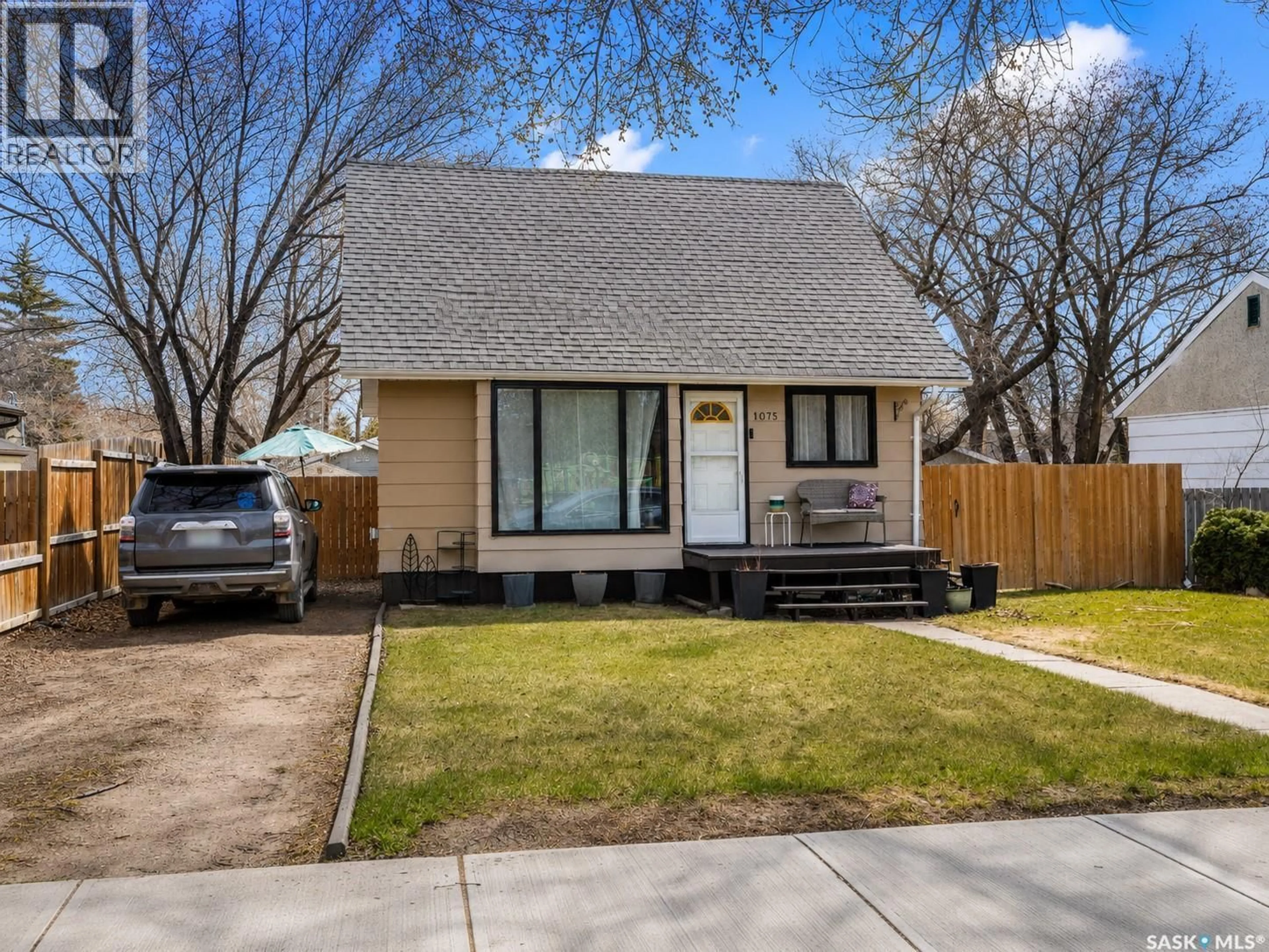 Home with vinyl exterior material, street for 1075 8TH AVENUE, Moose Jaw Saskatchewan S6H4G2