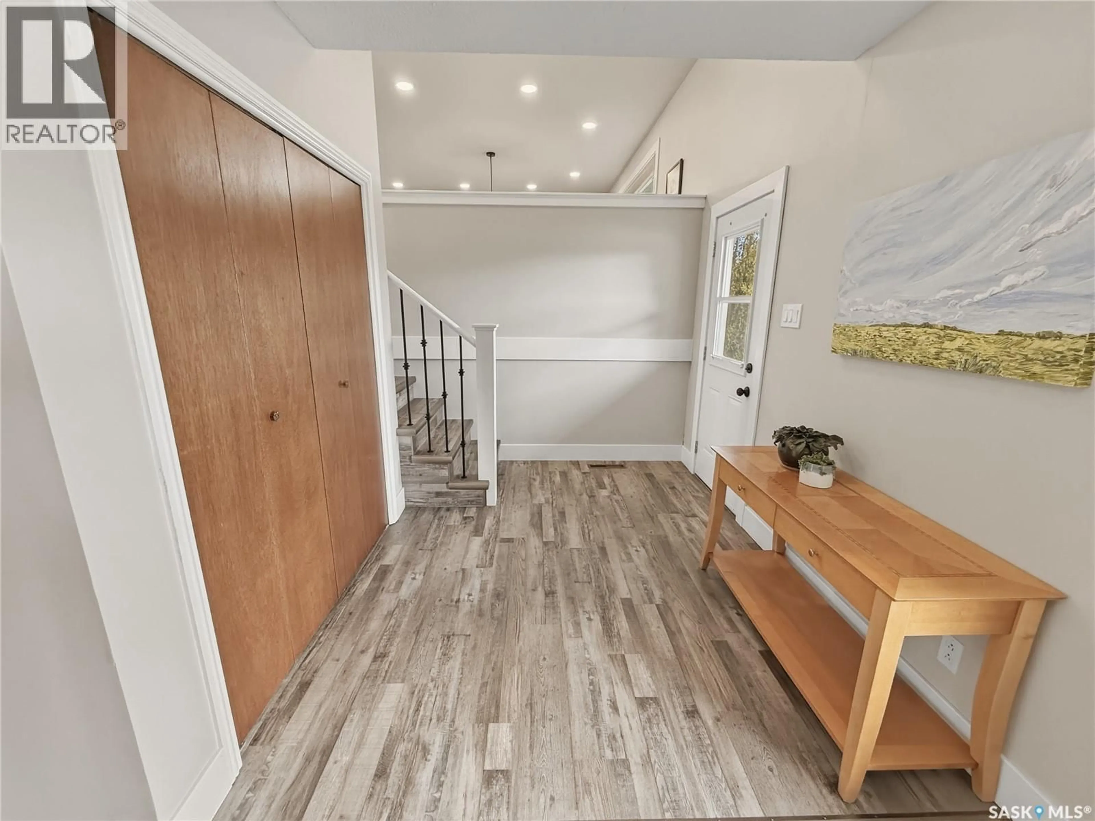 Indoor entryway for North - 4 SKYLINE ROAD, Swift Current Rm No. 137 Saskatchewan S9H3W3