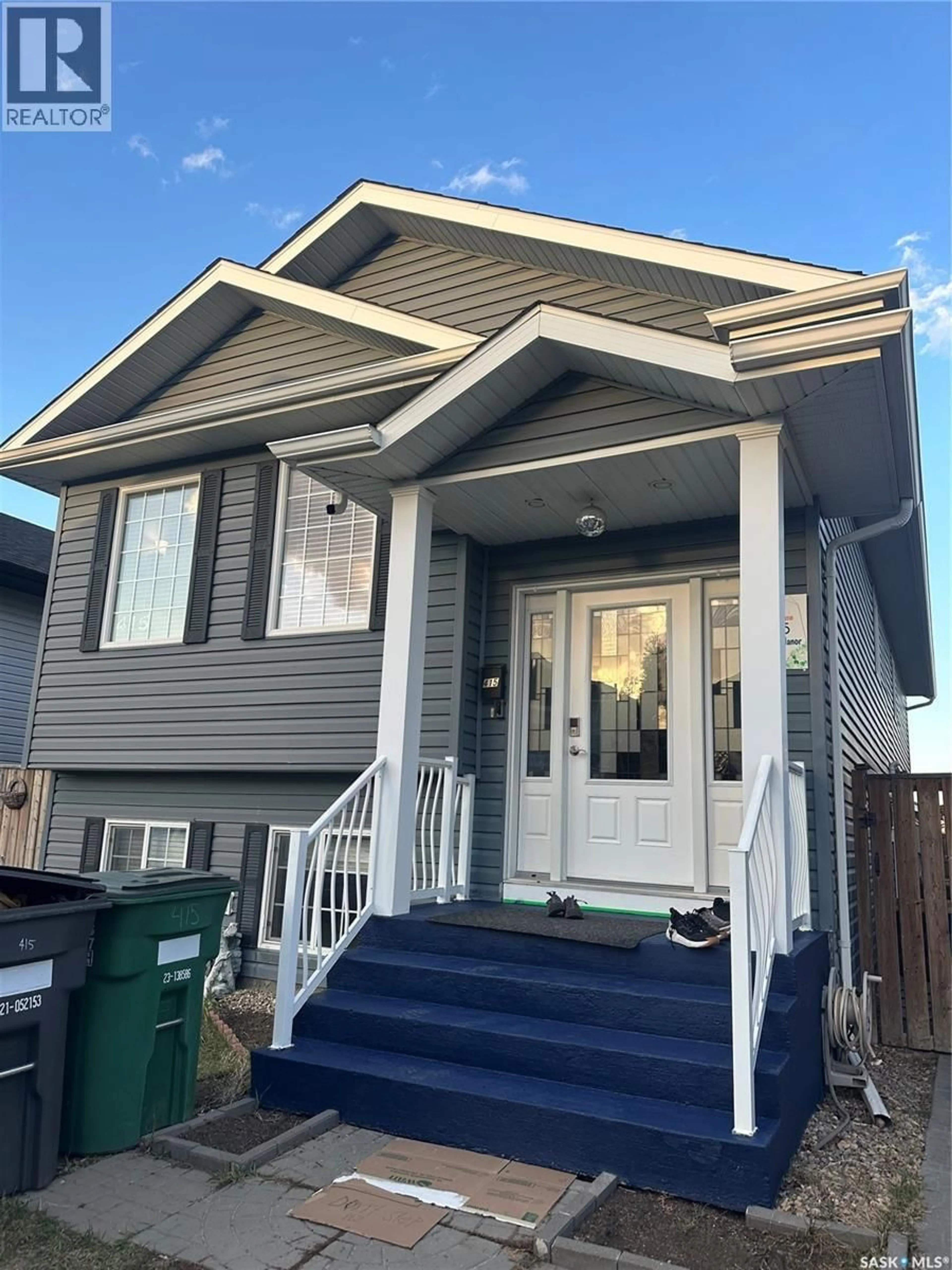 Home with vinyl exterior material, street for 415 COAD MANOR, Saskatoon Saskatchewan S7R0C6