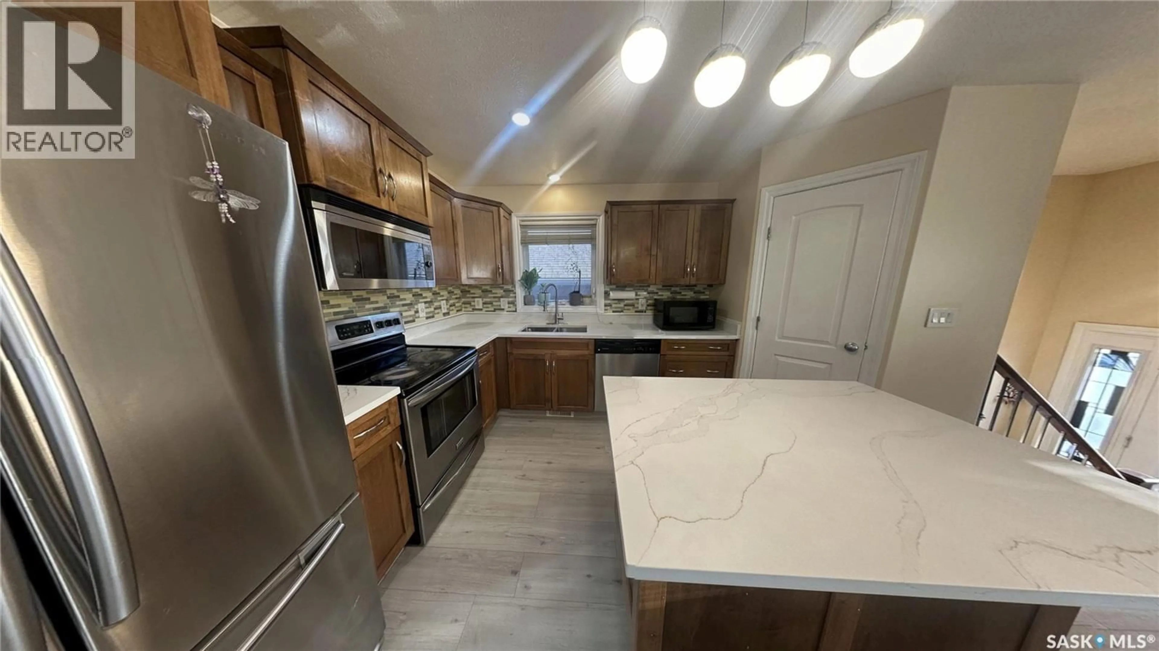Open concept kitchen, ceramic/tile floor for 415 COAD MANOR, Saskatoon Saskatchewan S7R0C6