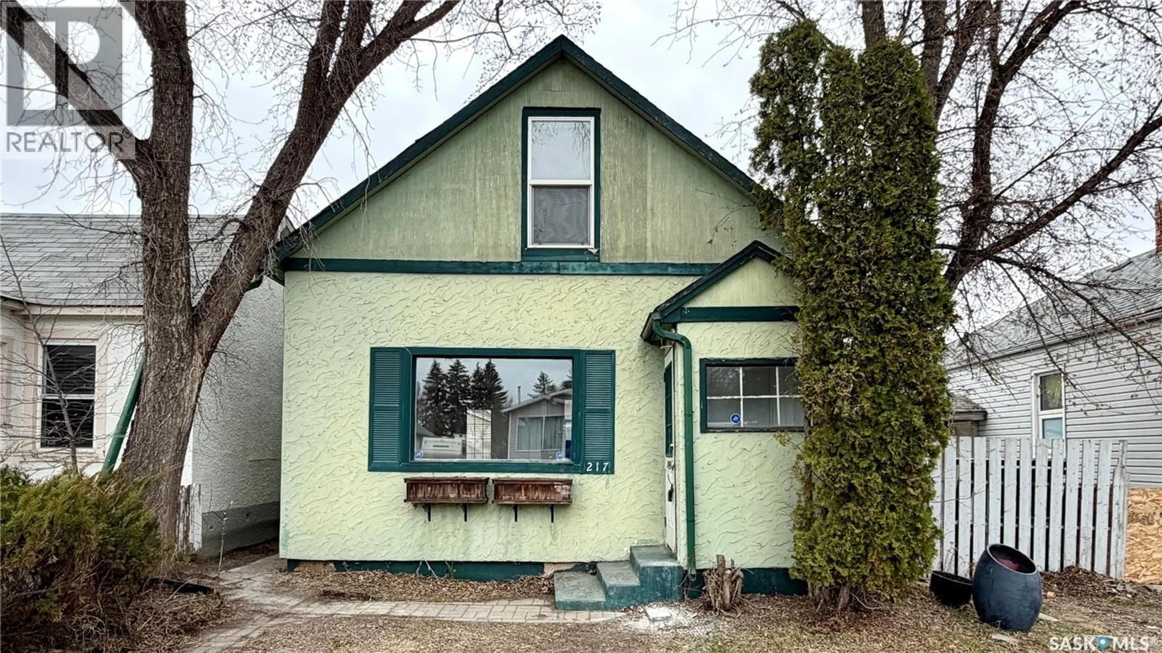 Home with vinyl exterior material, street for 217 L AVENUE, Saskatoon Saskatchewan S7L2P3