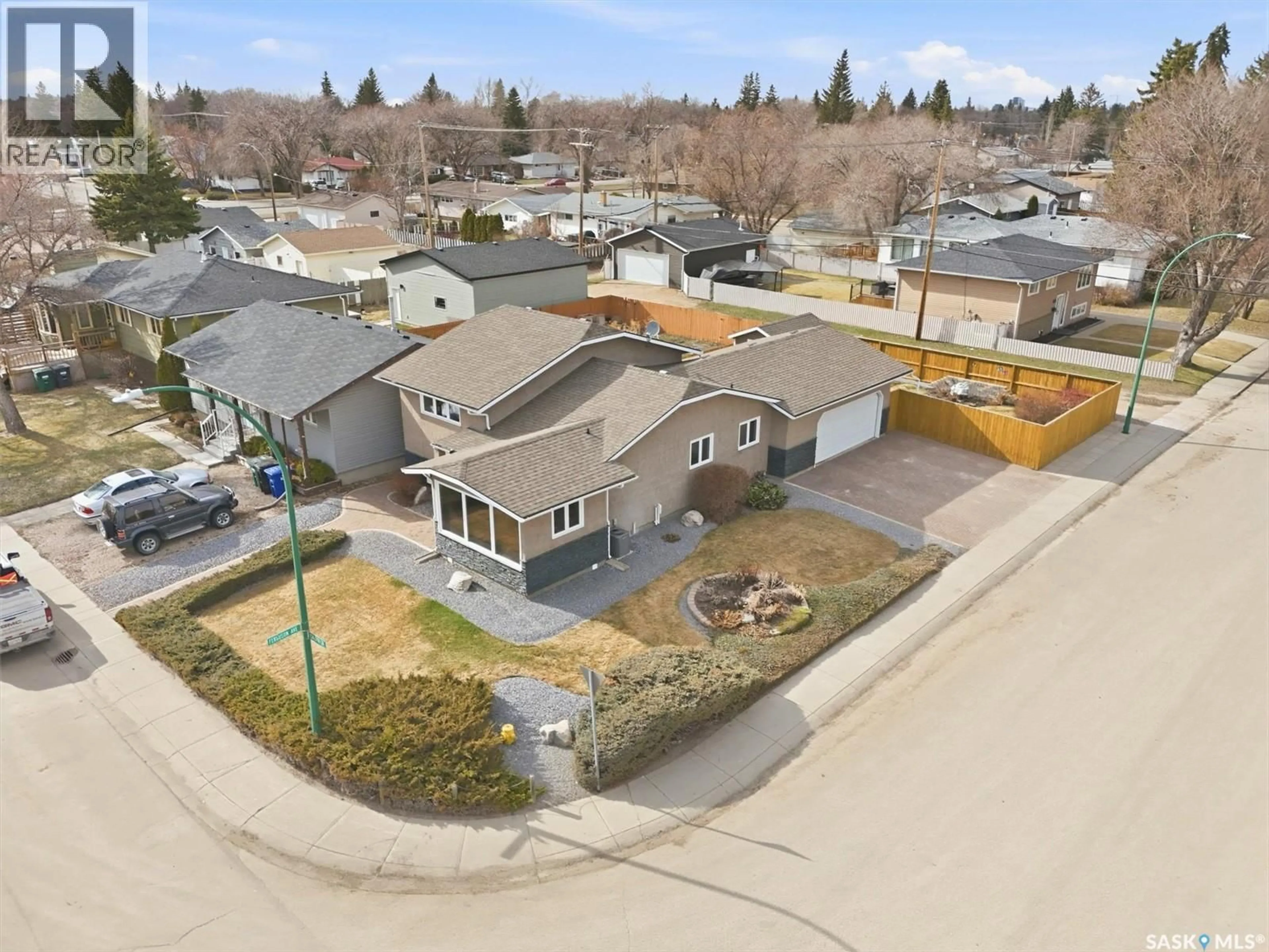 A pic from outside/outdoor area/front of a property/back of a property/a pic from drone, street for 3402 CALDER CRESCENT, Saskatoon Saskatchewan S7J4W6