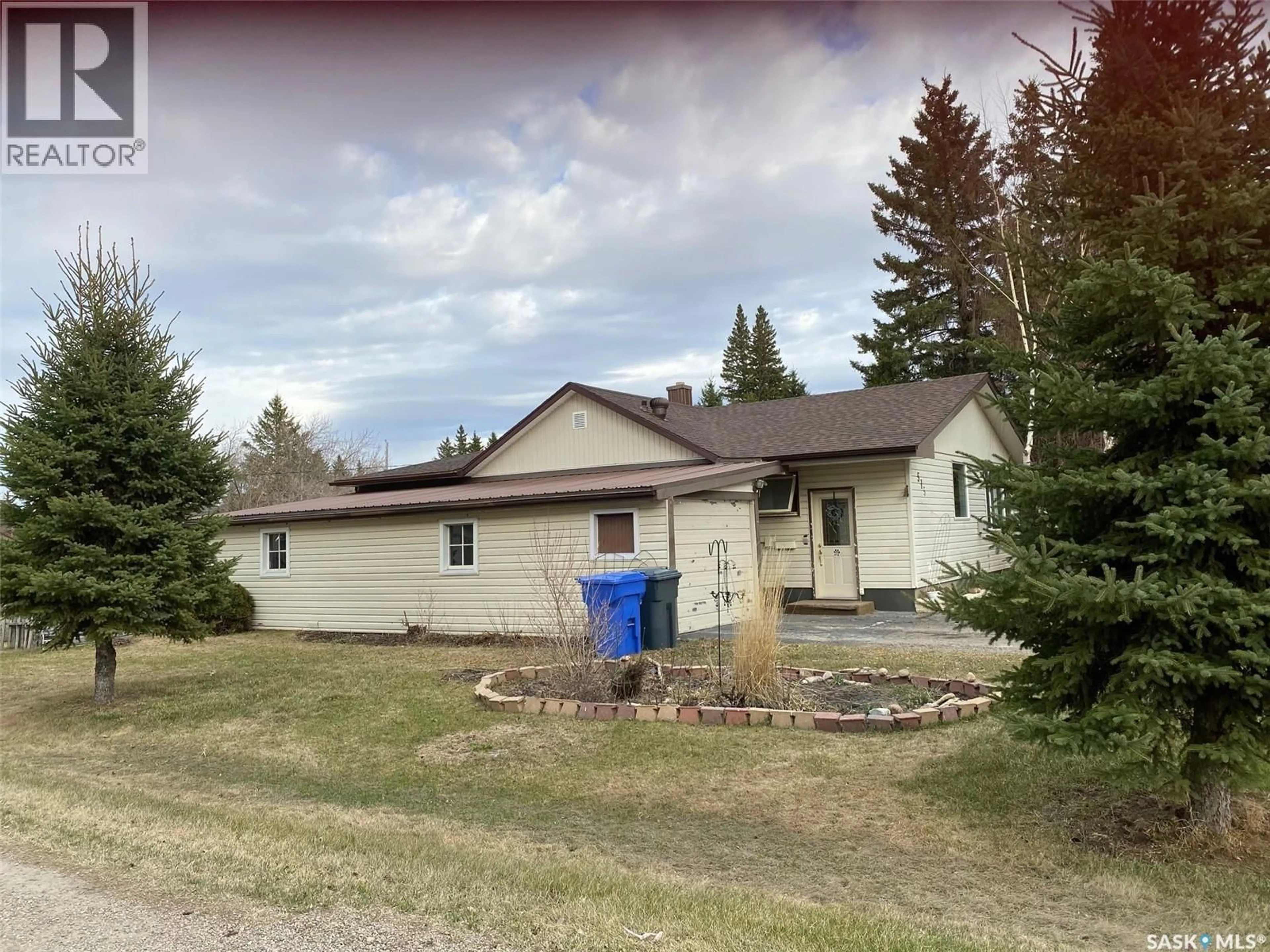 A pic from outside/outdoor area/front of a property/back of a property/a pic from drone, street for 515 + 511 SPRINGS AVENUE, Springside Saskatchewan S0A3V0