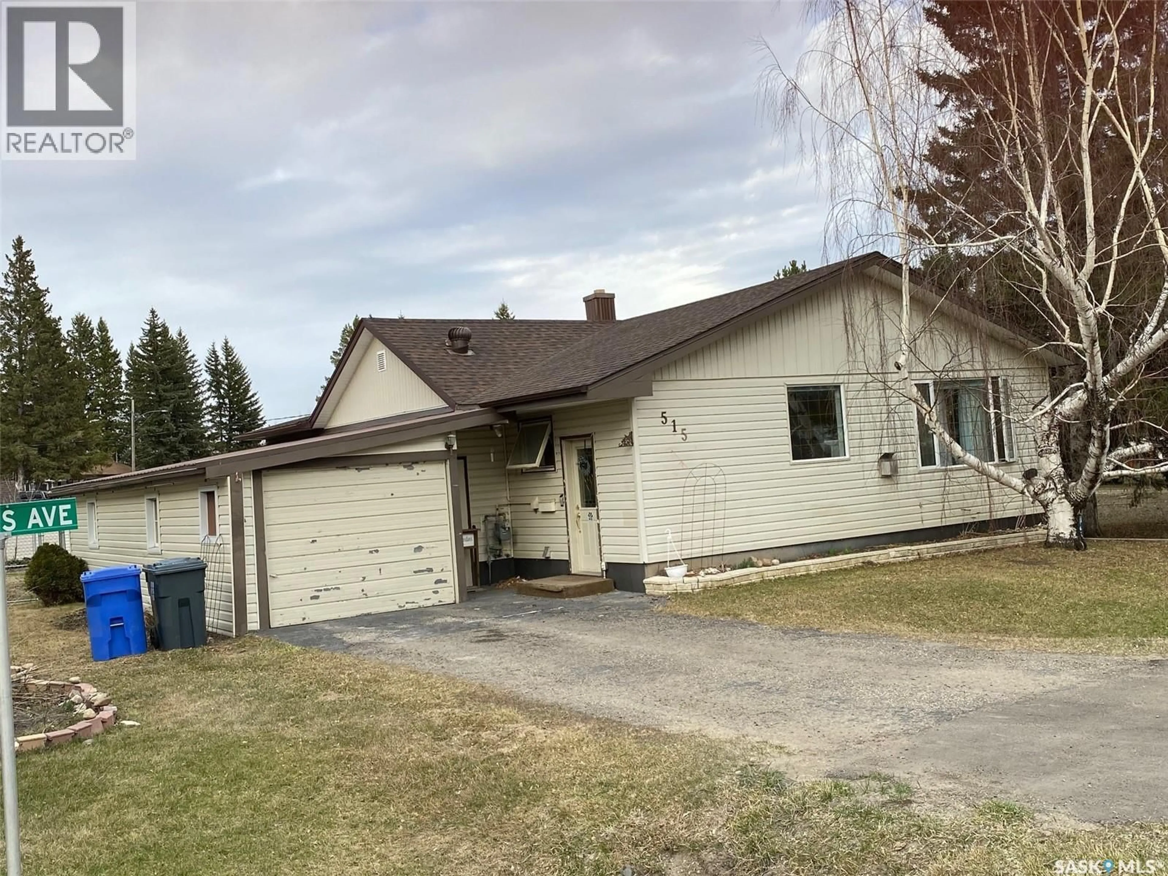 A pic from outside/outdoor area/front of a property/back of a property/a pic from drone, street for 515 + 511 SPRINGS AVENUE, Springside Saskatchewan S0A3V0