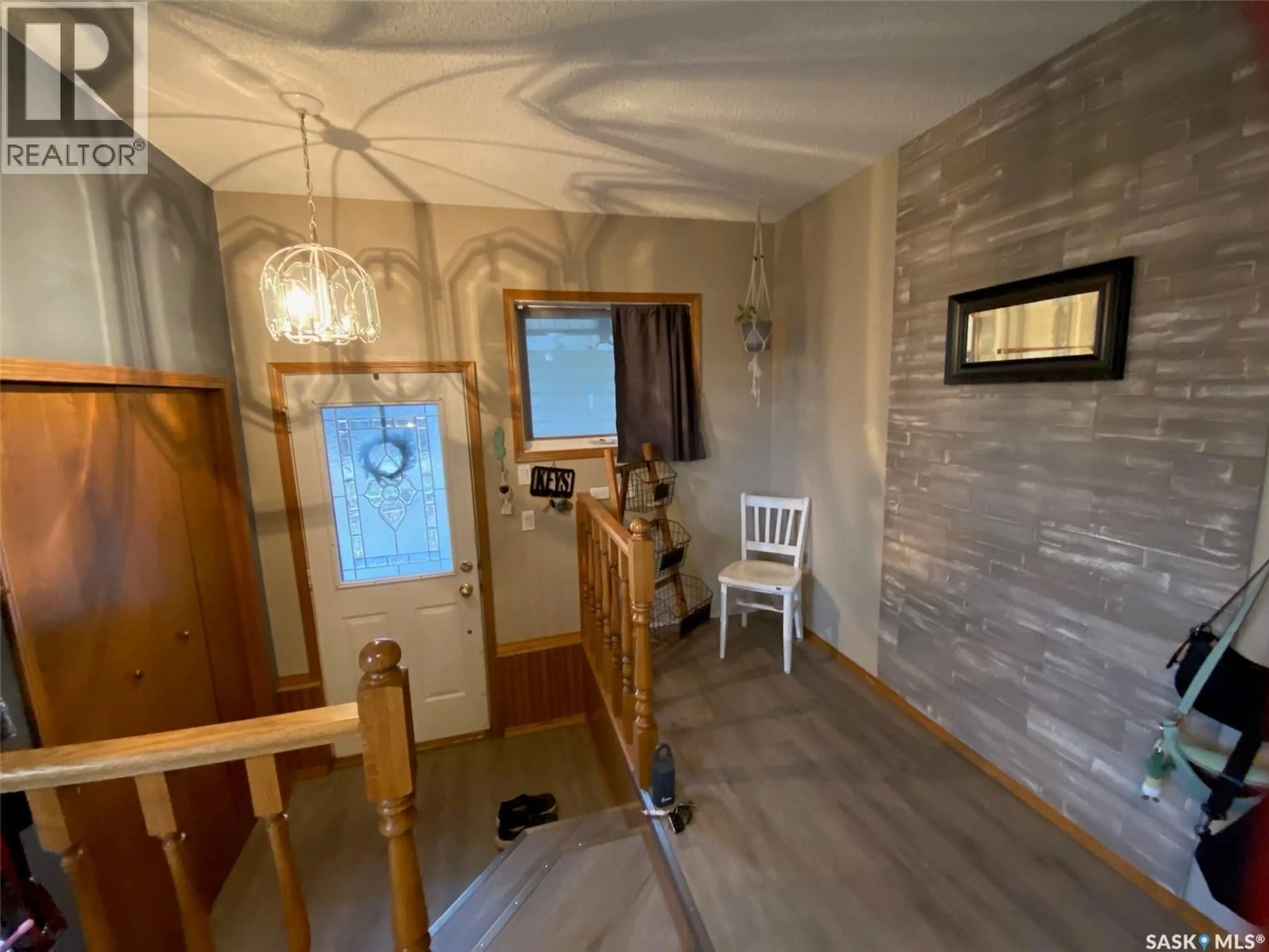 Indoor foyer for 515 + 511 SPRINGS AVENUE, Springside Saskatchewan S0A3V0