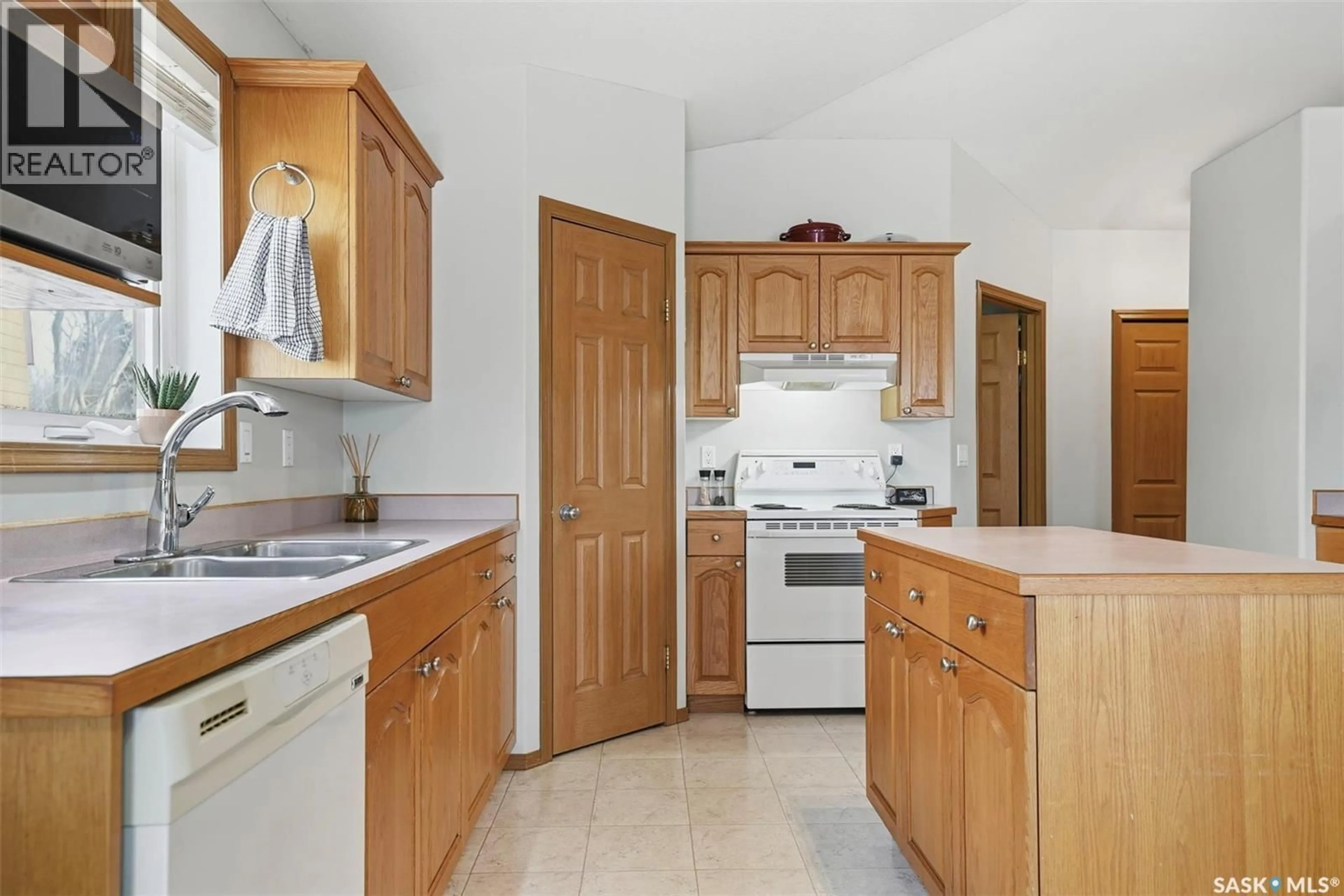 Standard kitchen, ceramic/tile floor for 11 COLUMBIA DRIVE, Saskatoon Saskatchewan S7K1E3