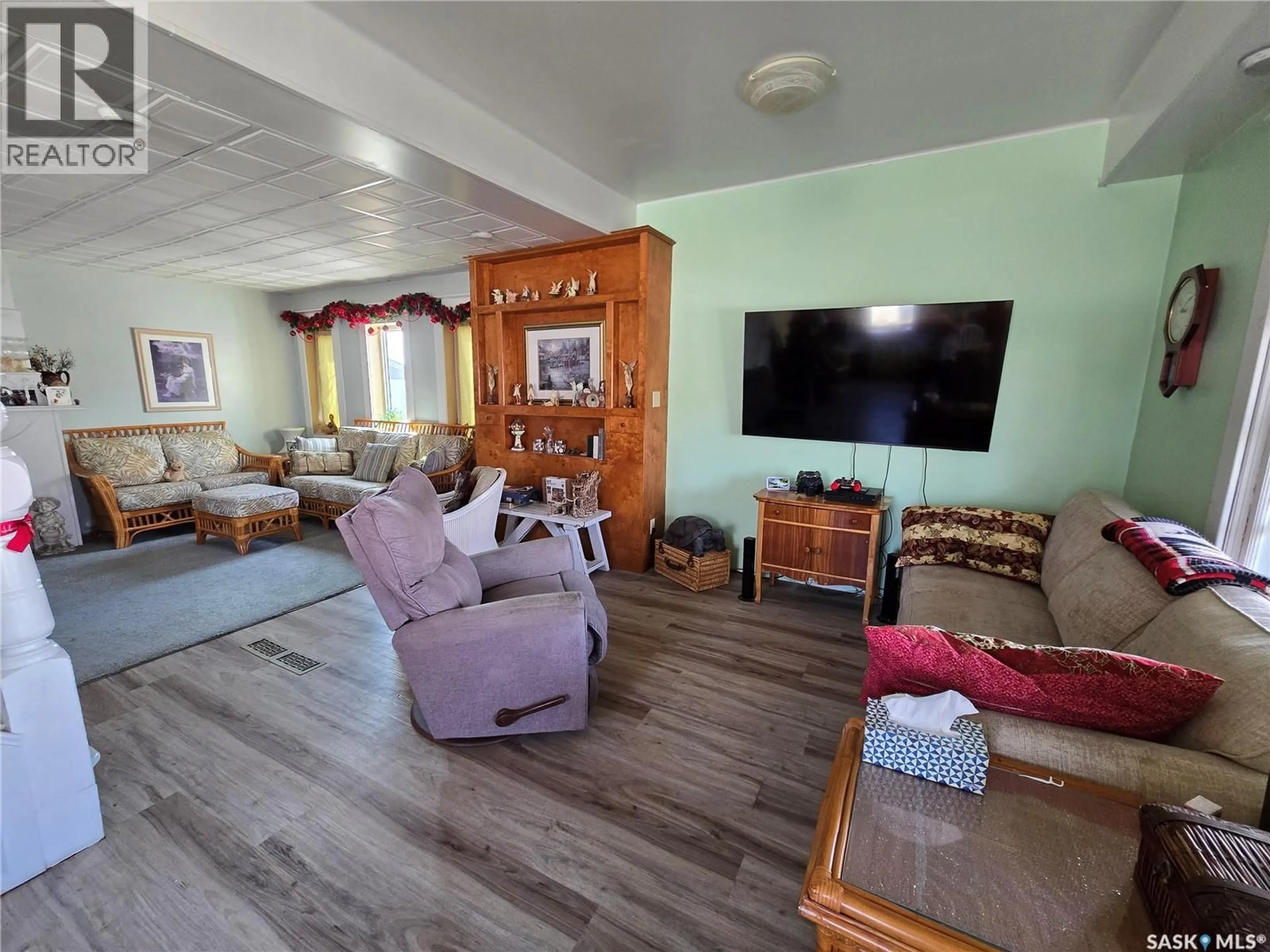 Living room with furniture, unknown for 41 7TH AVENUE, Swift Current Saskatchewan S9H2N2