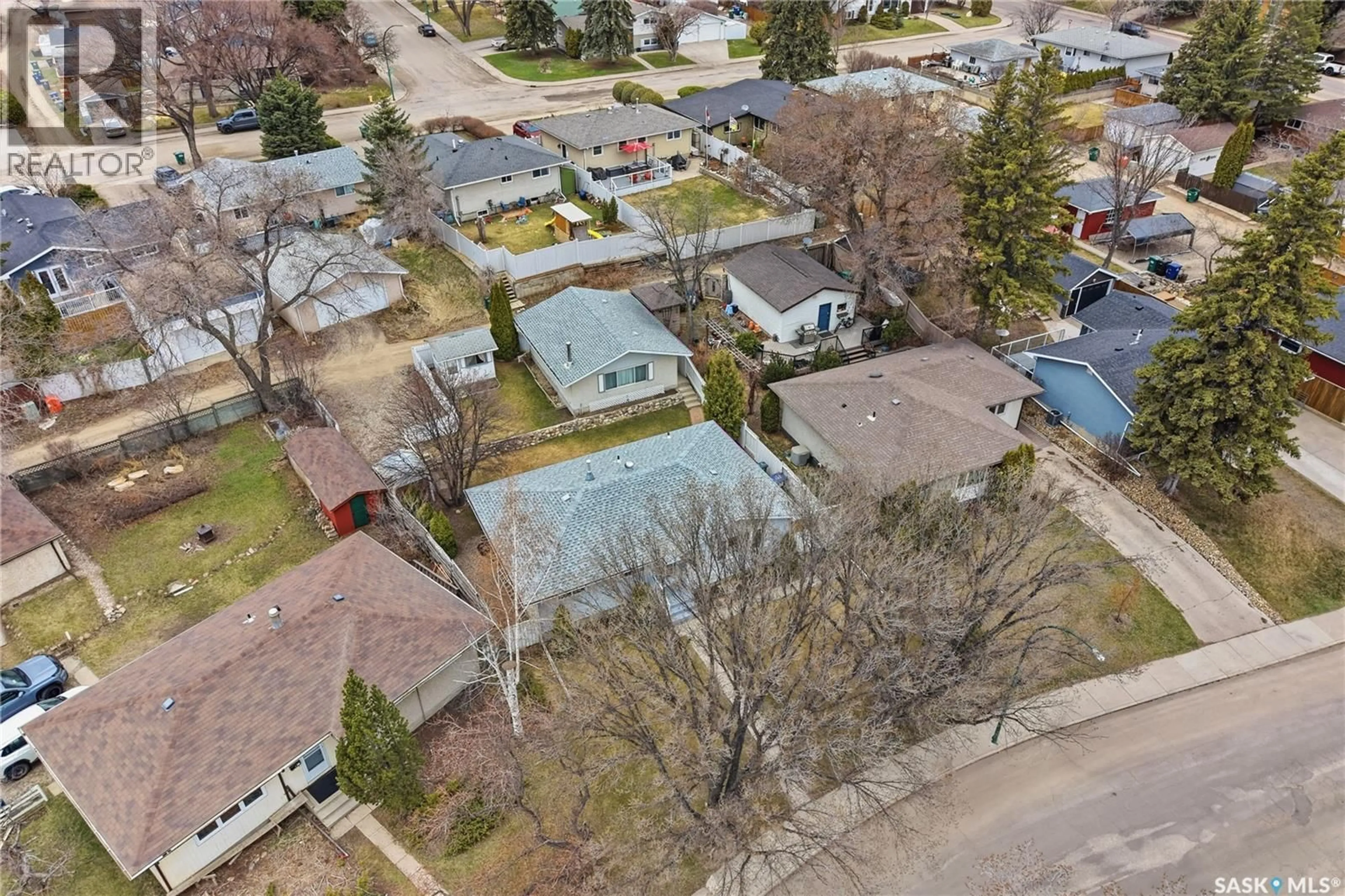 A pic from outside/outdoor area/front of a property/back of a property/a pic from drone, street for 1663 ALEXANDRA AVENUE, Saskatoon Saskatchewan S7K3C4